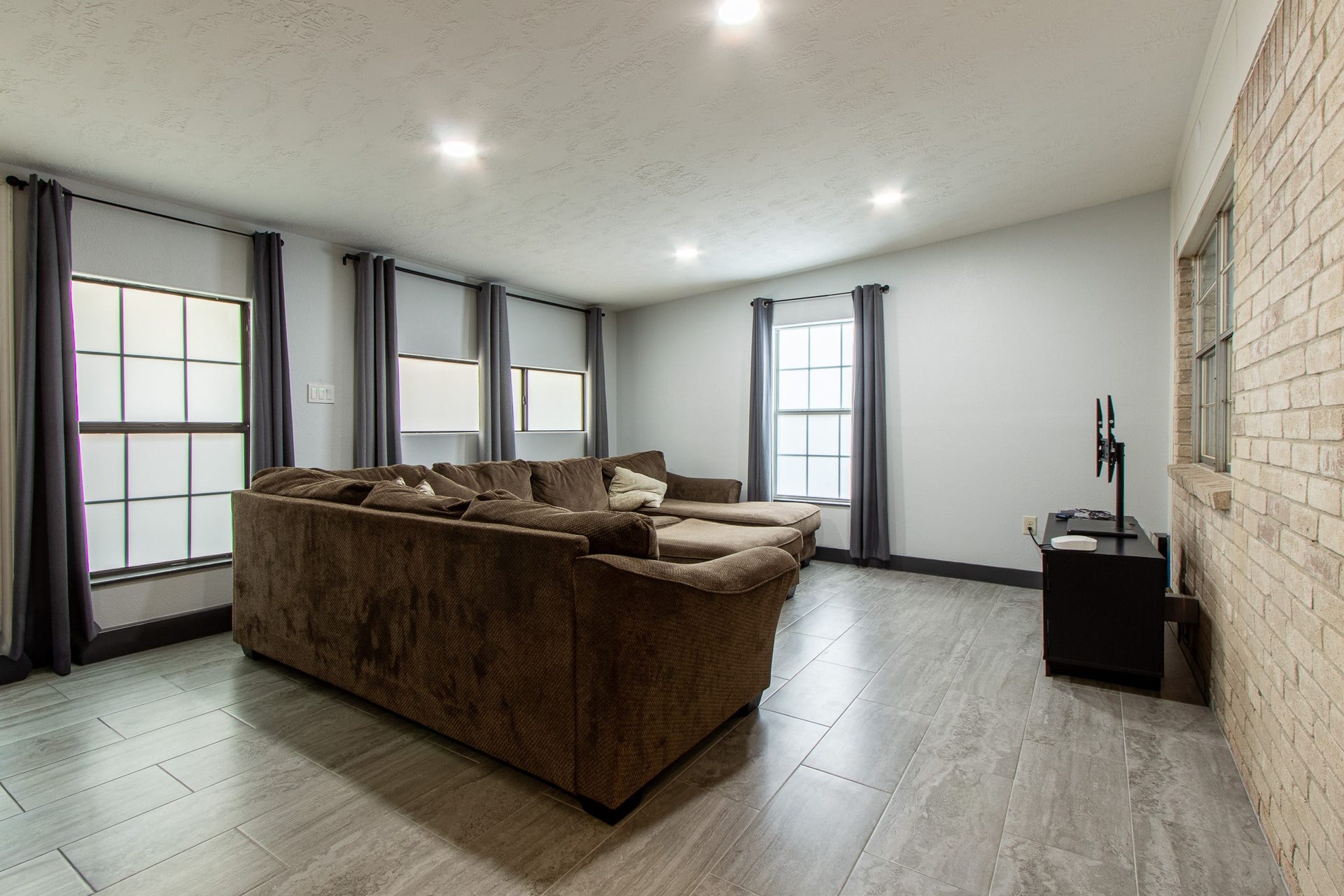 2522 Lower Valley Drive, Houston, TX 77067 2522 Lower Valley Drive, Houston, TX 77067