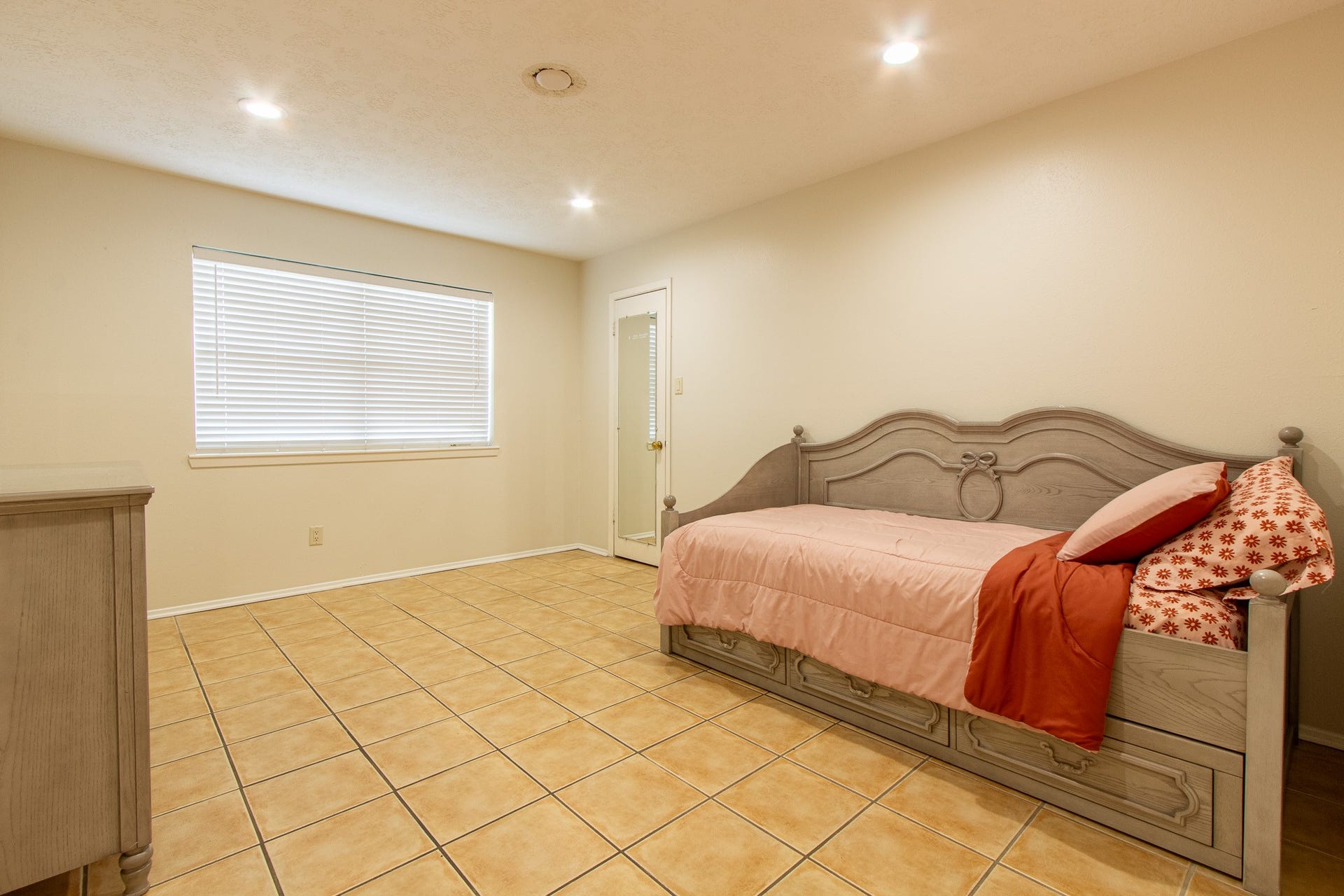 2522 Lower Valley Drive, Houston, TX 77067 2522 Lower Valley Drive, Houston, TX 77067