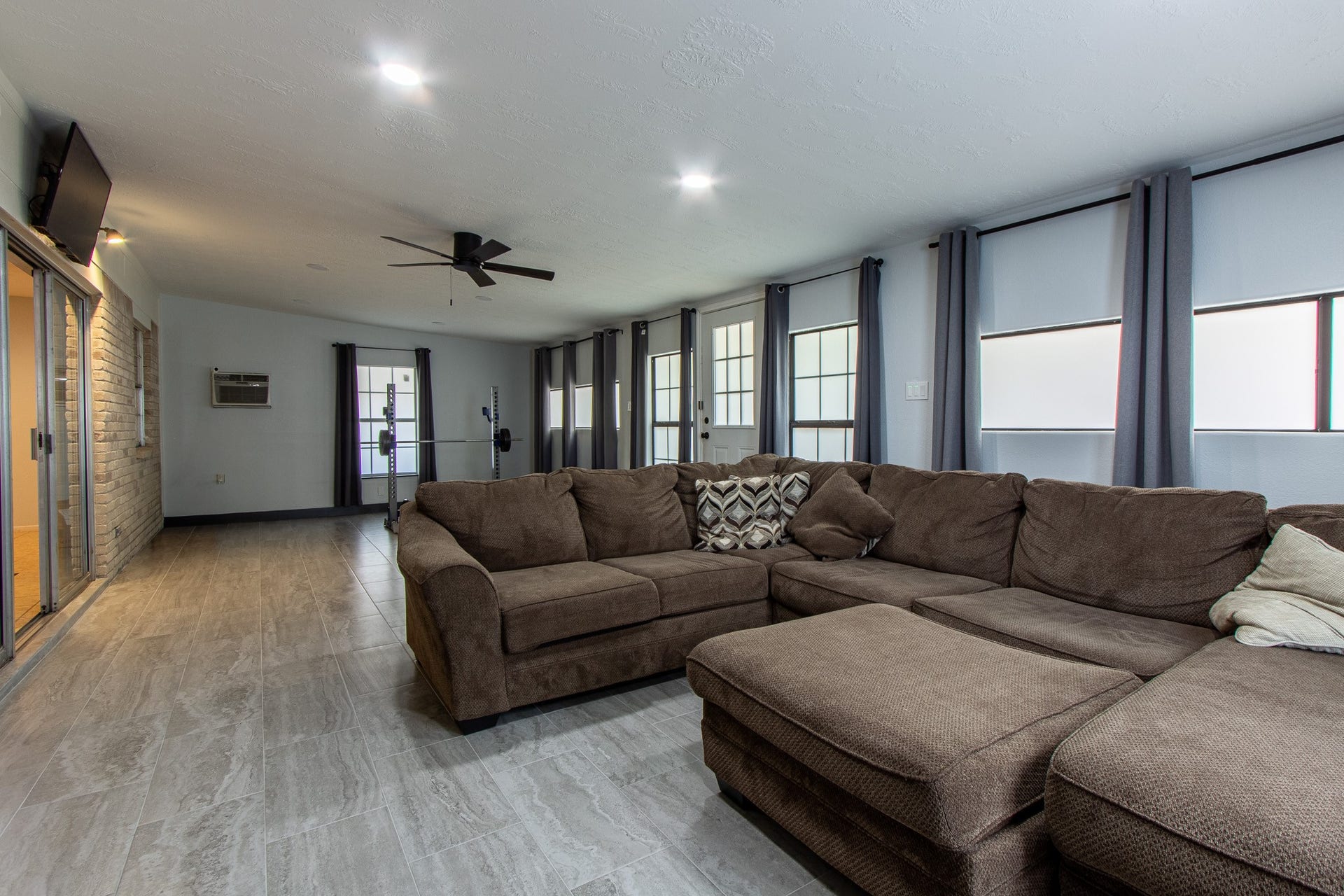2522 Lower Valley Drive, Houston, TX 77067 2522 Lower Valley Drive, Houston, TX 77067