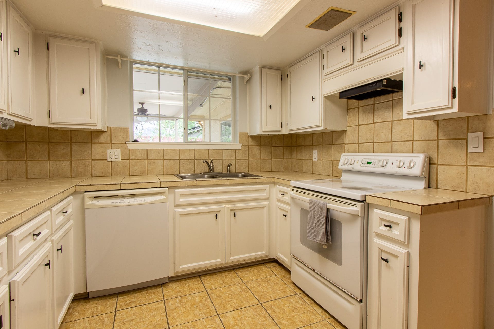 2522 Lower Valley Drive, Houston, TX 77067 2522 Lower Valley Drive, Houston, TX 77067
