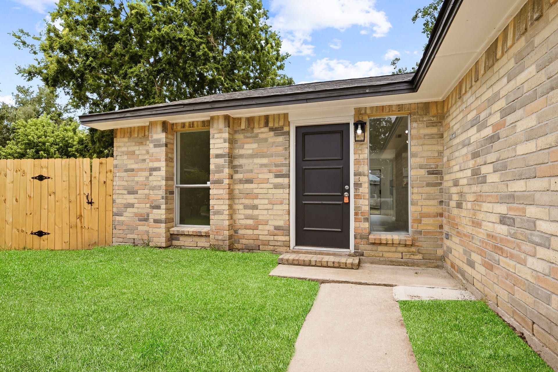 7310 Londres Drive, Houston, TX 77083 7310 Londres Drive, Houston, TX 77083