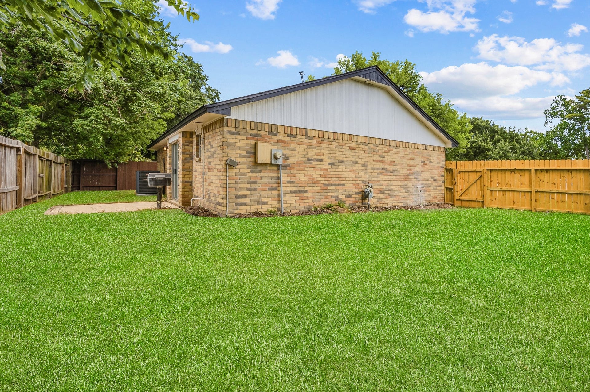 7310 Londres Drive, Houston, TX 77083 7310 Londres Drive, Houston, TX 77083