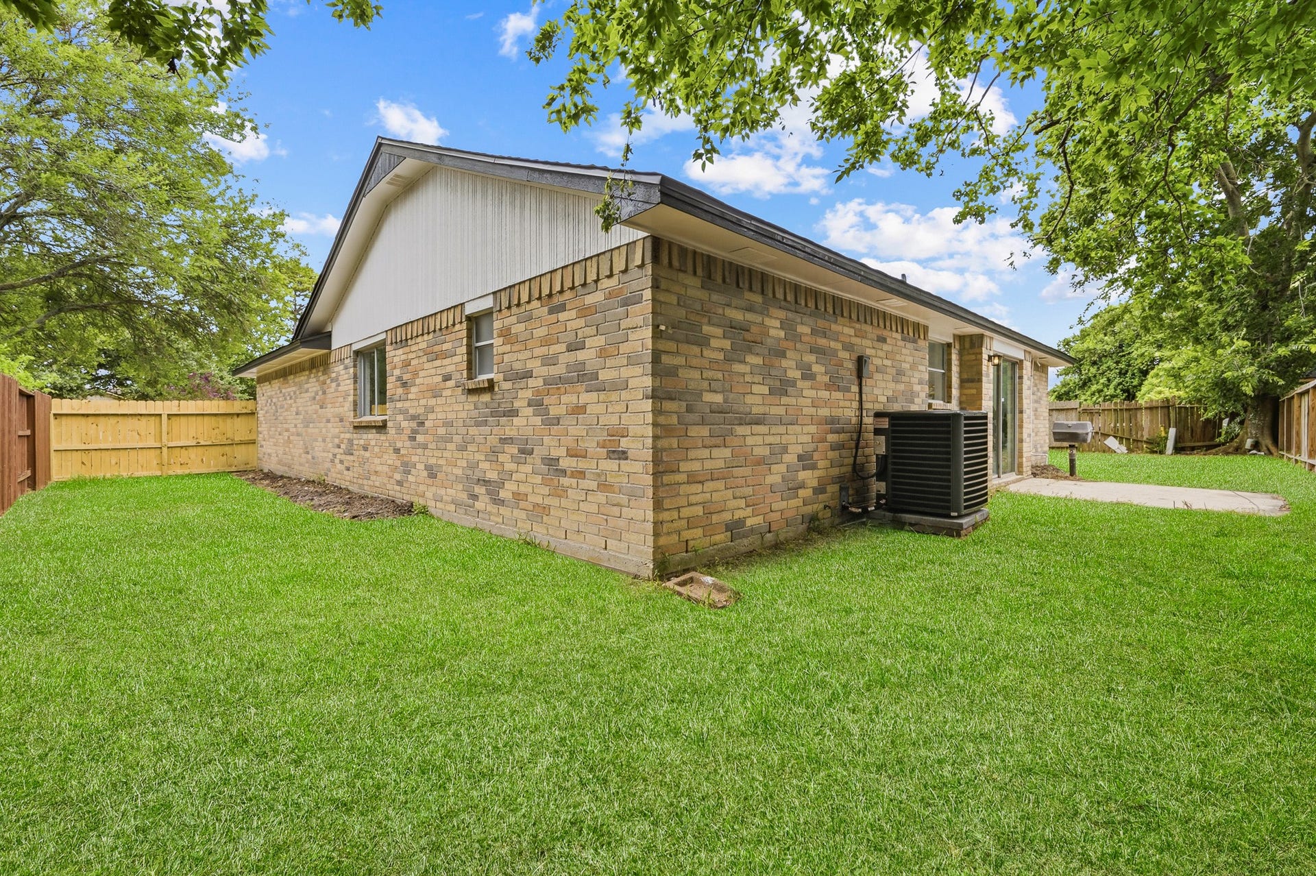 7310 Londres Drive, Houston, TX 77083 7310 Londres Drive, Houston, TX 77083