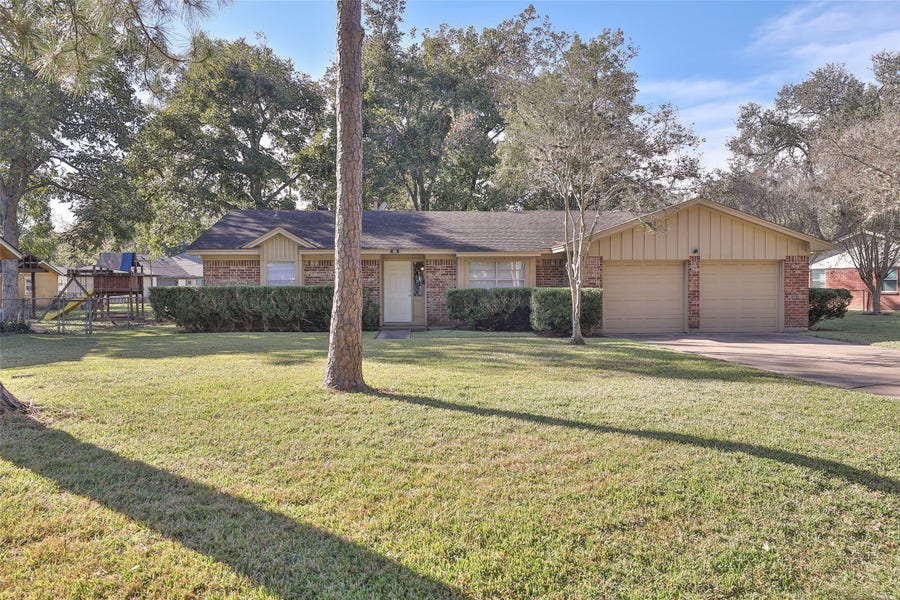 Property photo for 606 Venice Street, Sugar Land, TX