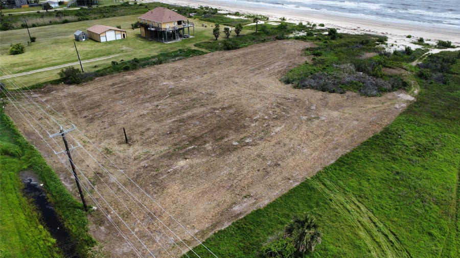 Property photo for 952 Marthas Vineyard Lane, Gilchrist, TX