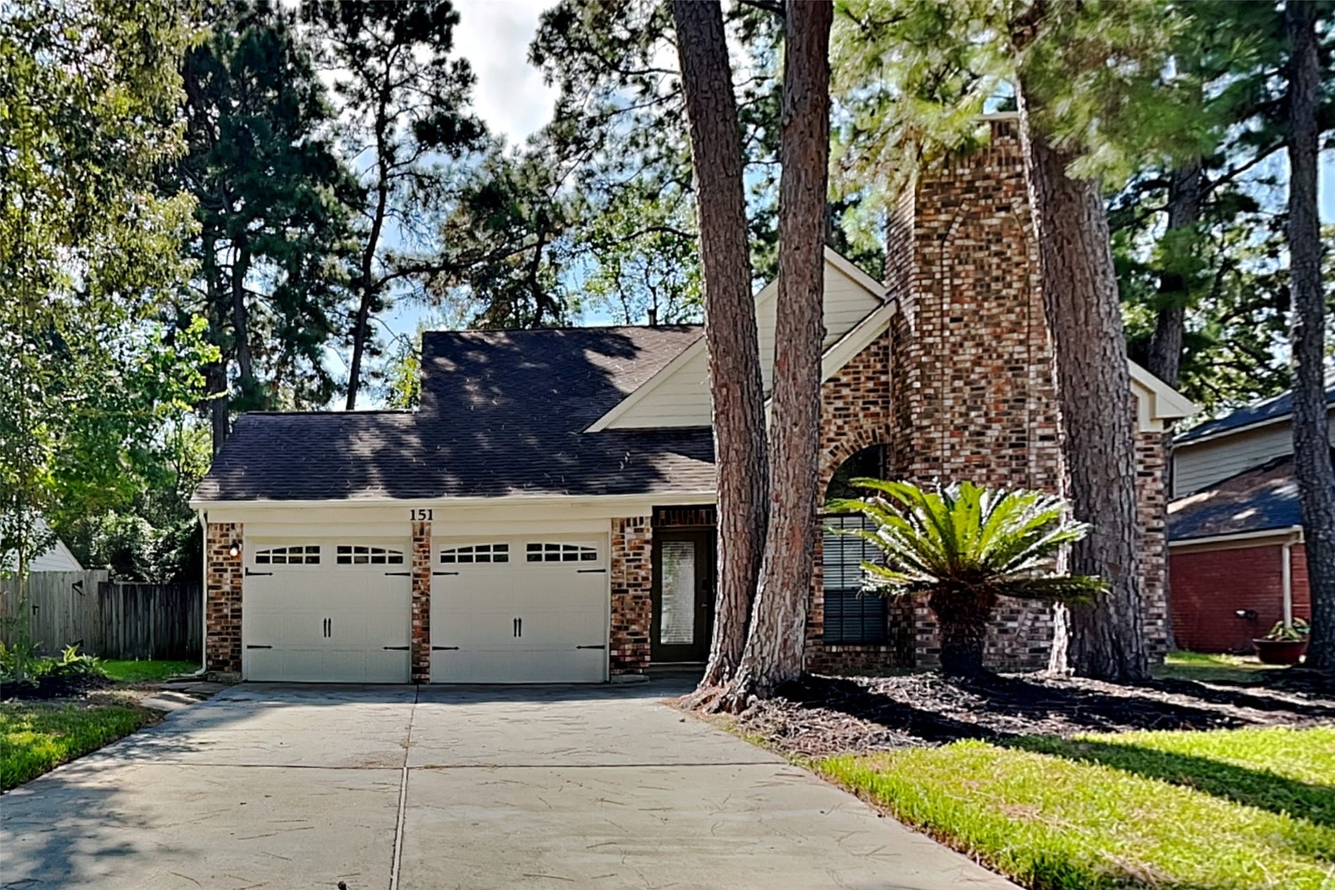 151 E Pathfinders Circle, The Woodlands, TX 77381 151 E Pathfinders Circle, The Woodlands, TX 77381