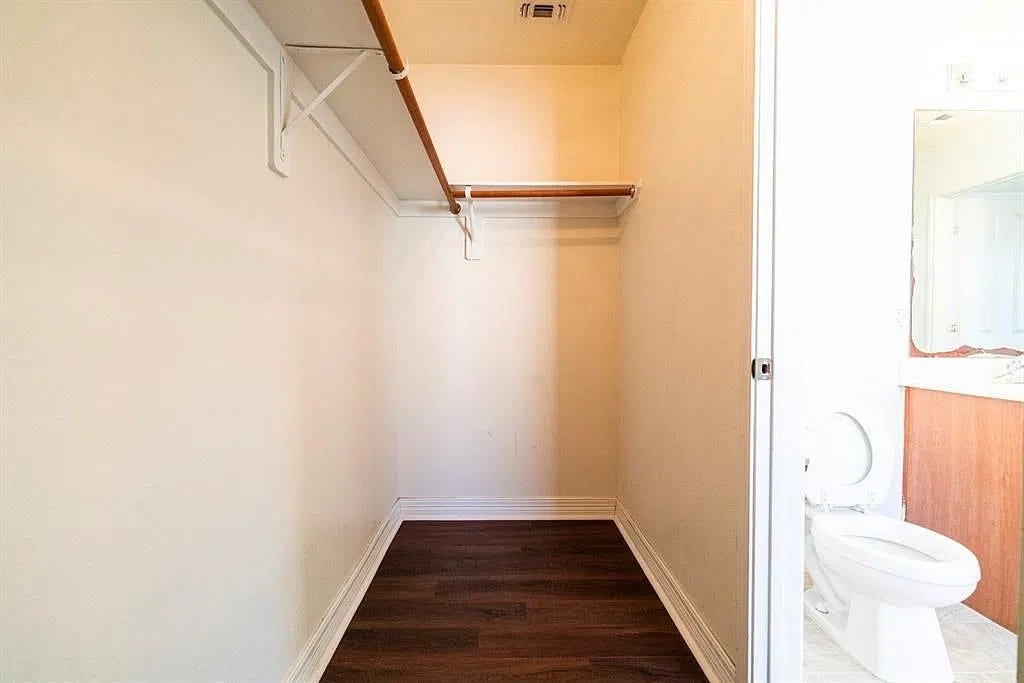 Walk-in closet