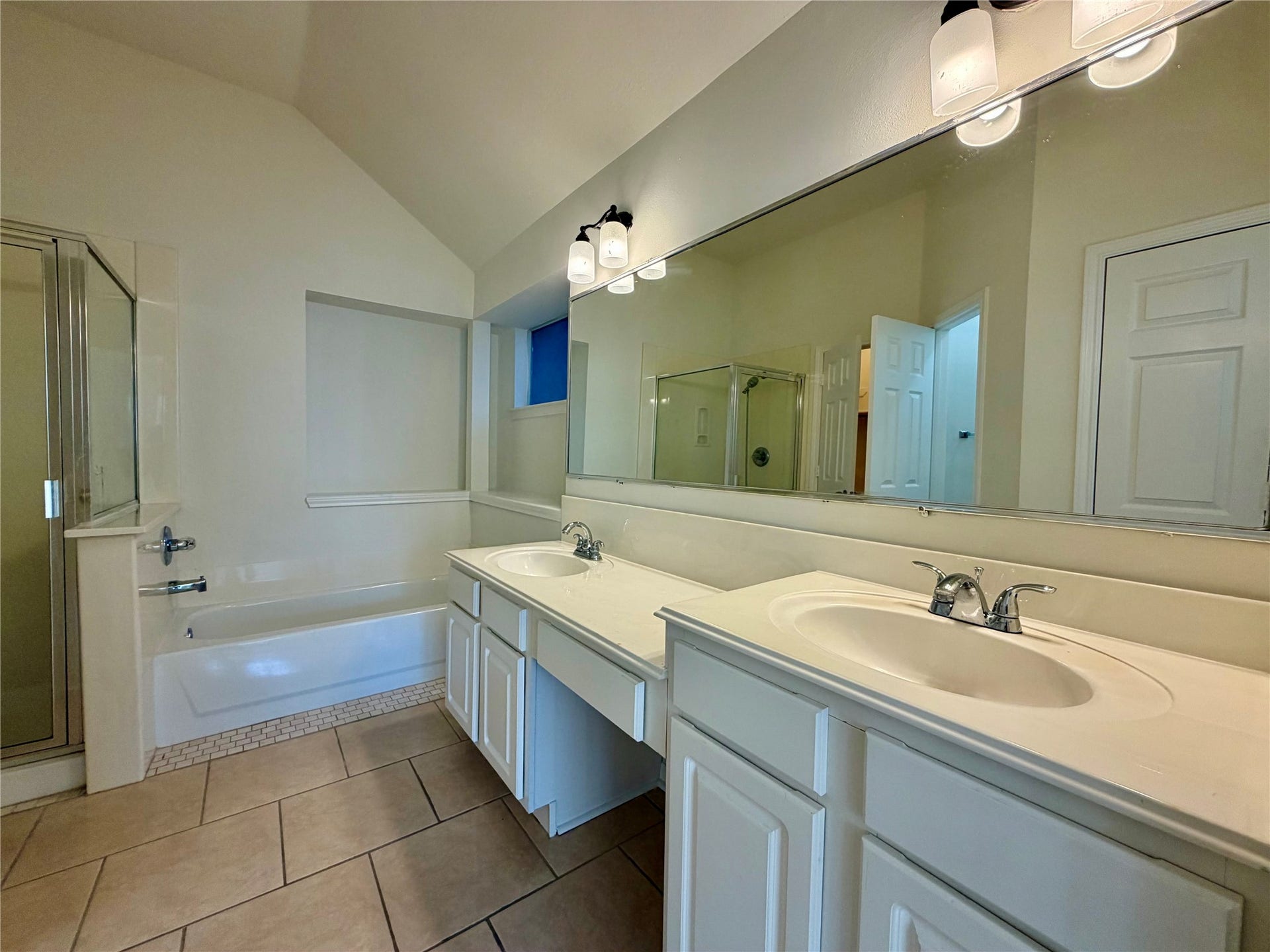 4506 Springfield Lakes Street, Sugar Land, TX 77479 Master Bath