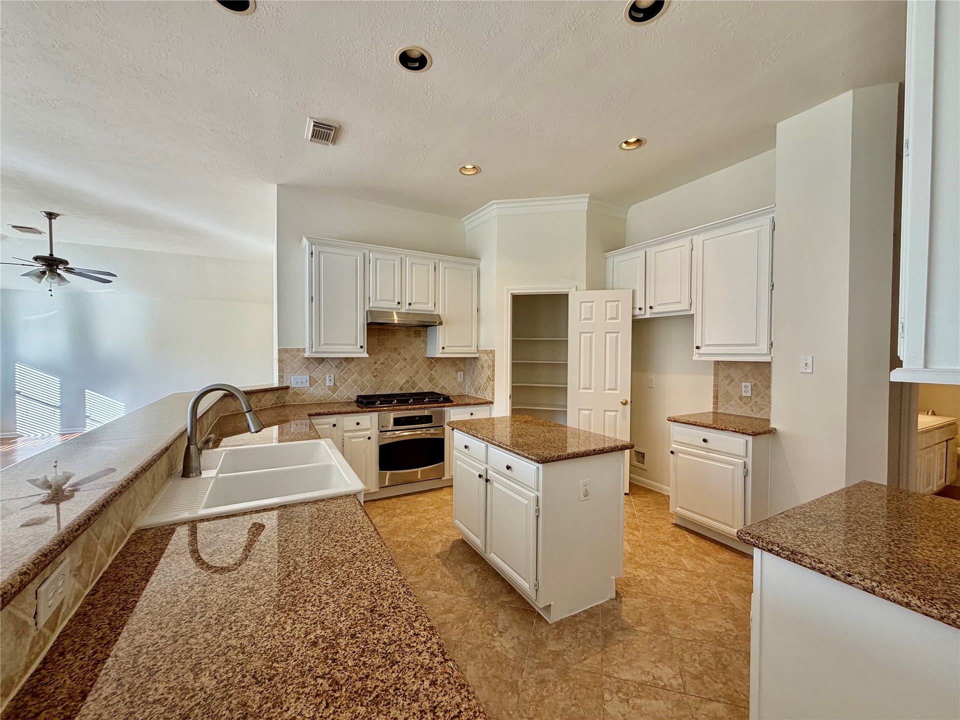 4506 Springfield Lakes Street, Sugar Land, TX 77479 Island Kitchen