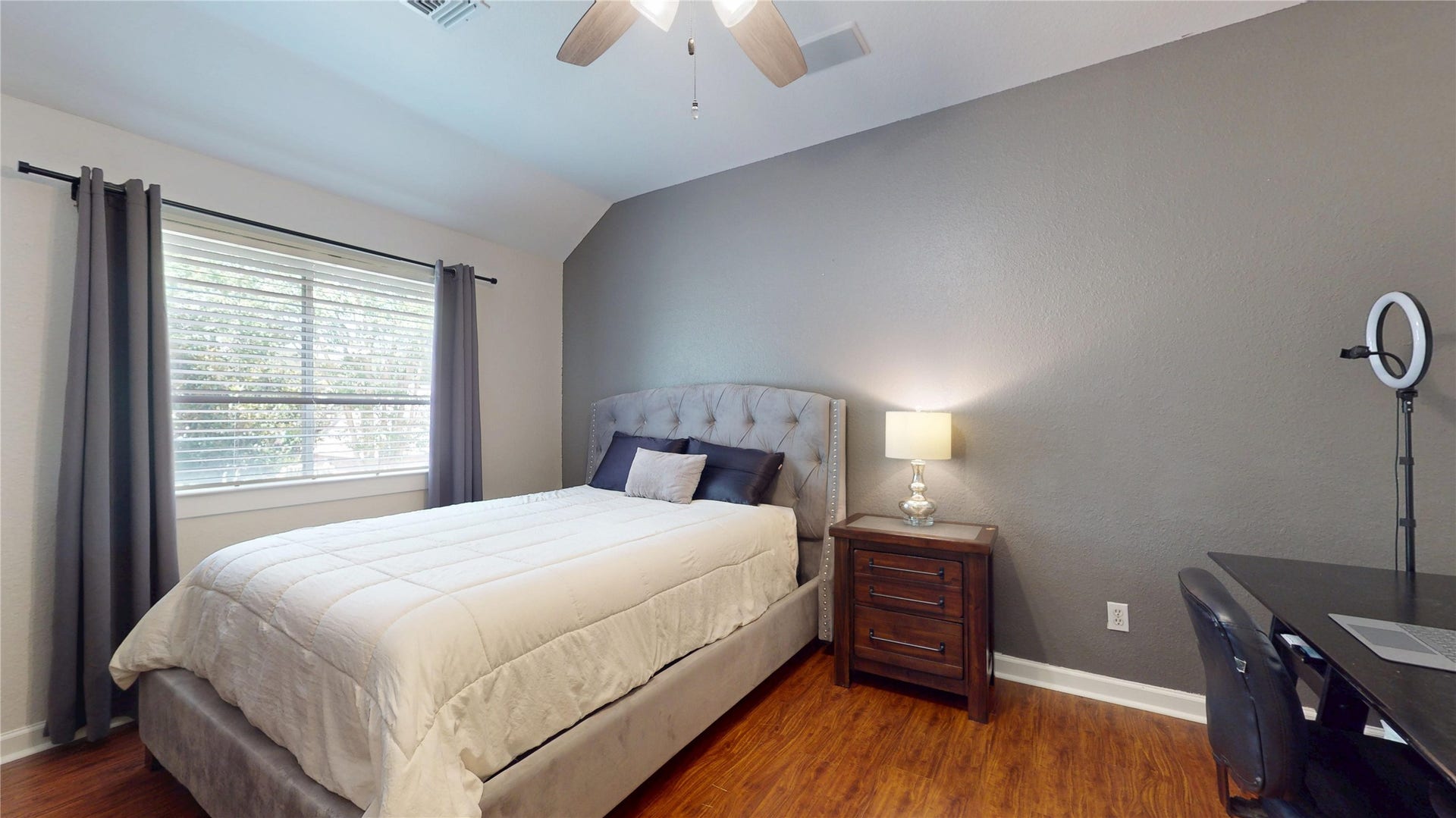 3615 Garrettsville Drive, Pearland, TX 77584 2nd bedroom