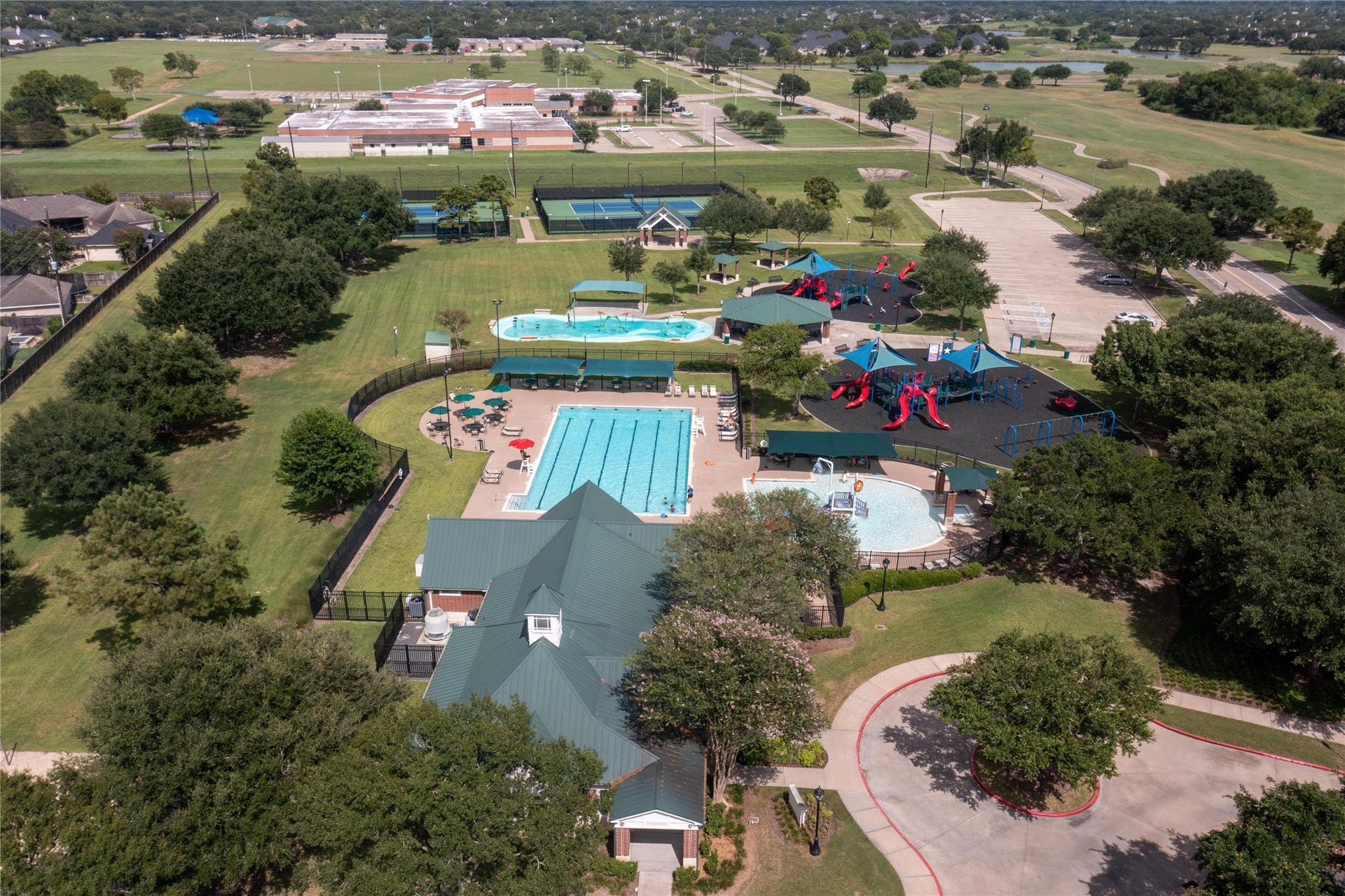 3615 Garrettsville Drive, Pearland, TX 77584 The HOA amenities include a club house, gated pool with kiddie pool, as well as a playground and splash pad.