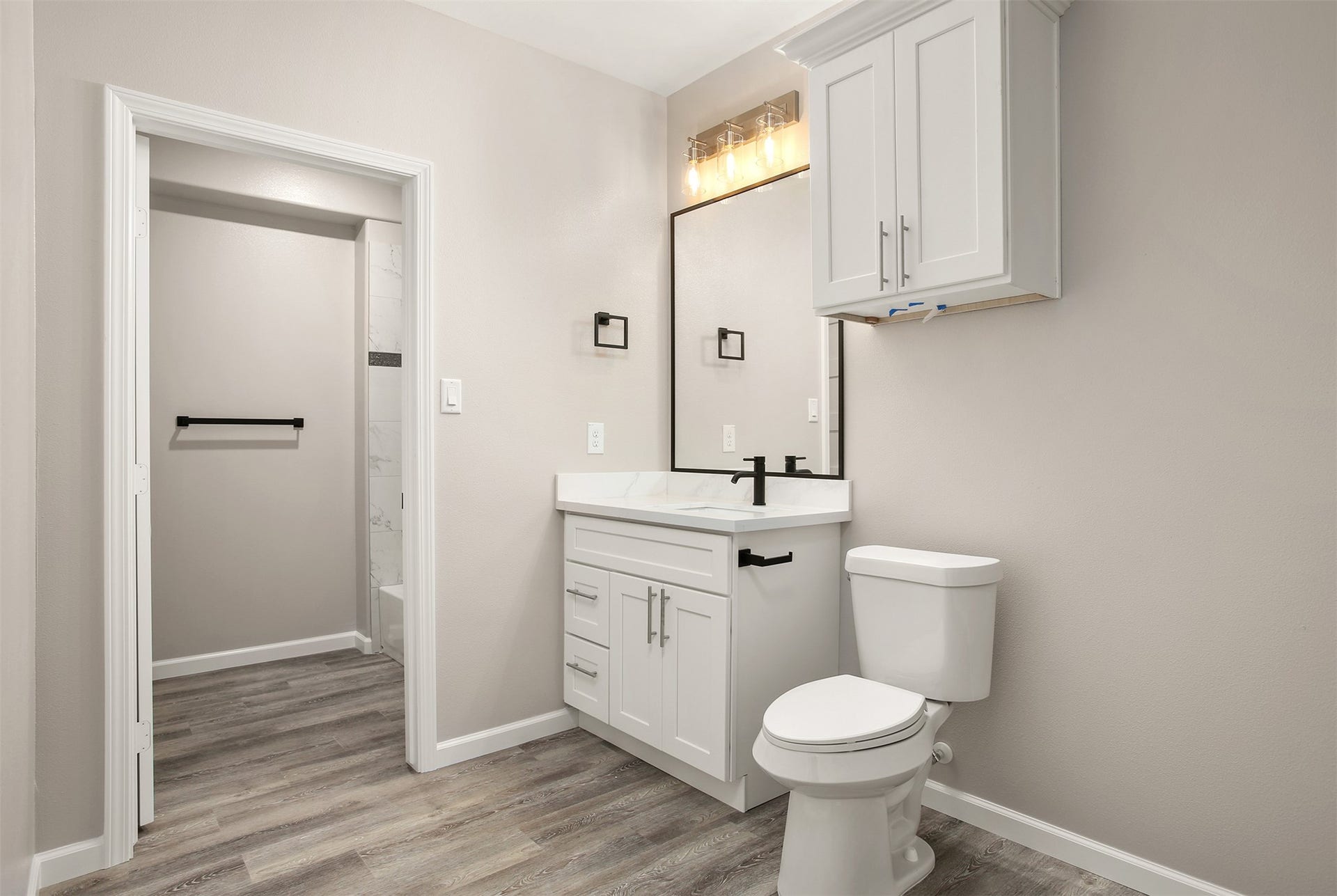 3617 Pecan Drive, Bacliff, TX 77518 En suite bathroom for the second primary