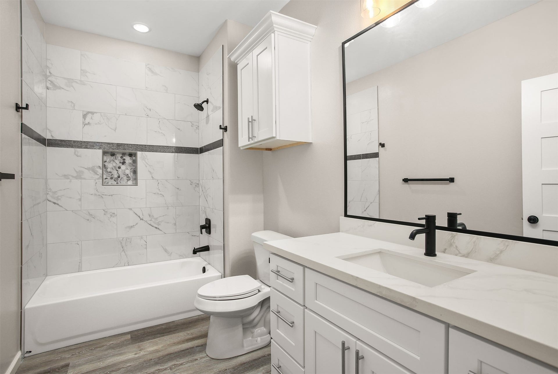3617 Pecan Drive, Bacliff, TX 77518 Hall bathroom in between bedrooms 2 and 3
