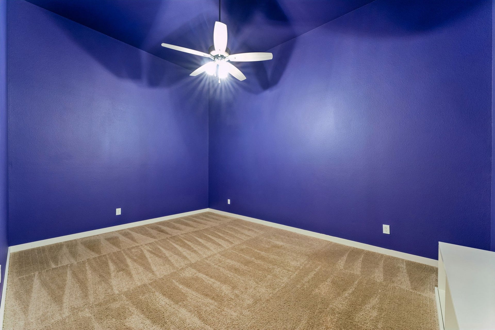 30410 Myrtle Oak Drive, Fulshear, TX 77423 This versatile space can be used as a playroom, media room, game room, exercise space or a craft room - you choose.