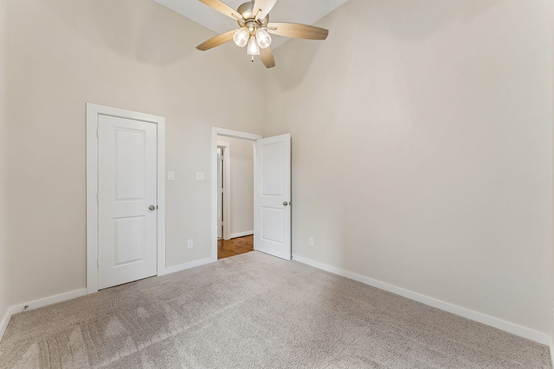 30410 Myrtle Oak Drive, Fulshear, TX 77423 Fourth bedroom featuring neutral paint, a ceiling fan and walk-in closet.