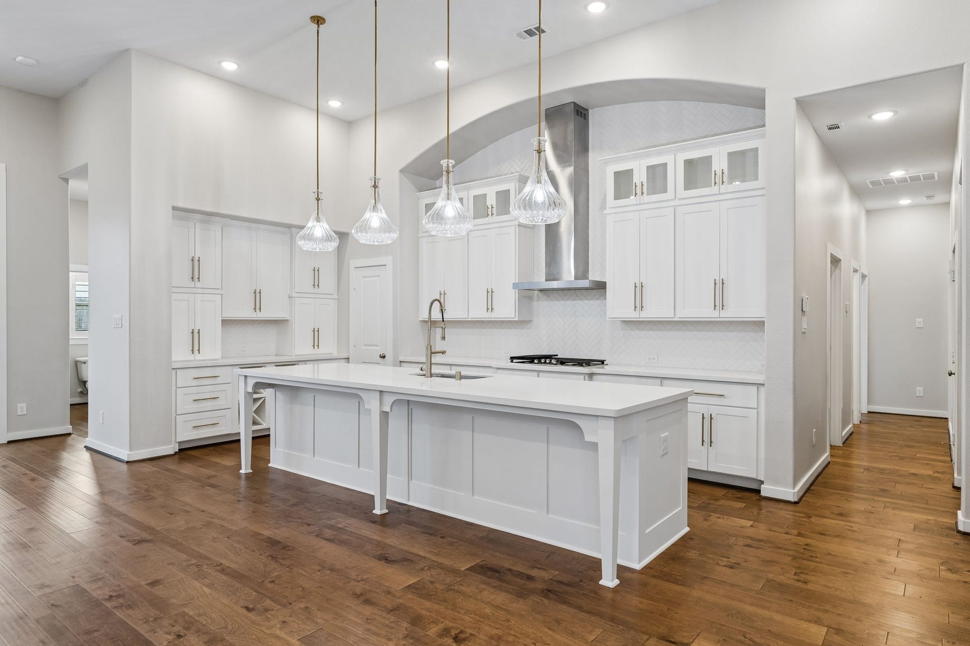 30410 Myrtle Oak Drive, Fulshear, TX 77423 Spacious kitchen island providing ample counter space for casual morning breakfasts or hosting guests while entertaining.