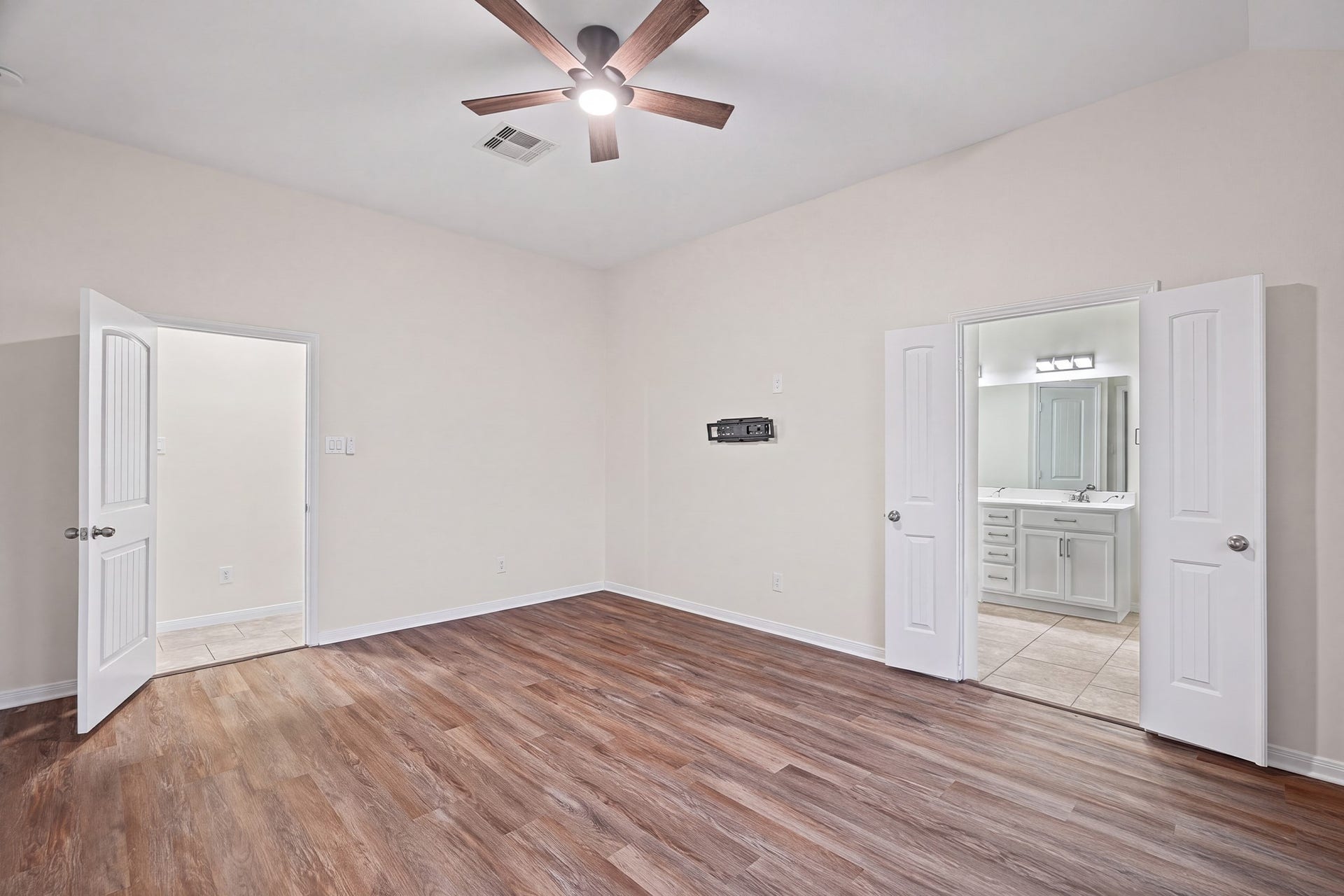 8806 Alicia Drive, Tomball, TX 77375 8806 Alicia Drive, Tomball, TX 77375