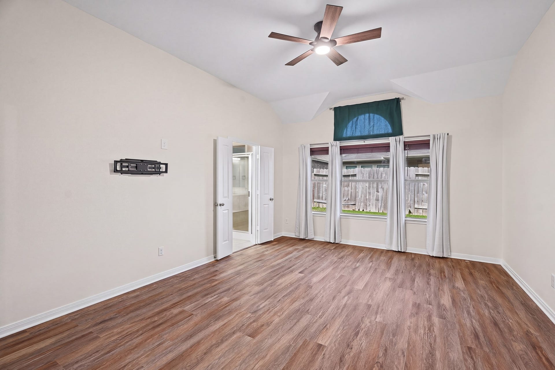 8806 Alicia Drive, Tomball, TX 77375 8806 Alicia Drive, Tomball, TX 77375