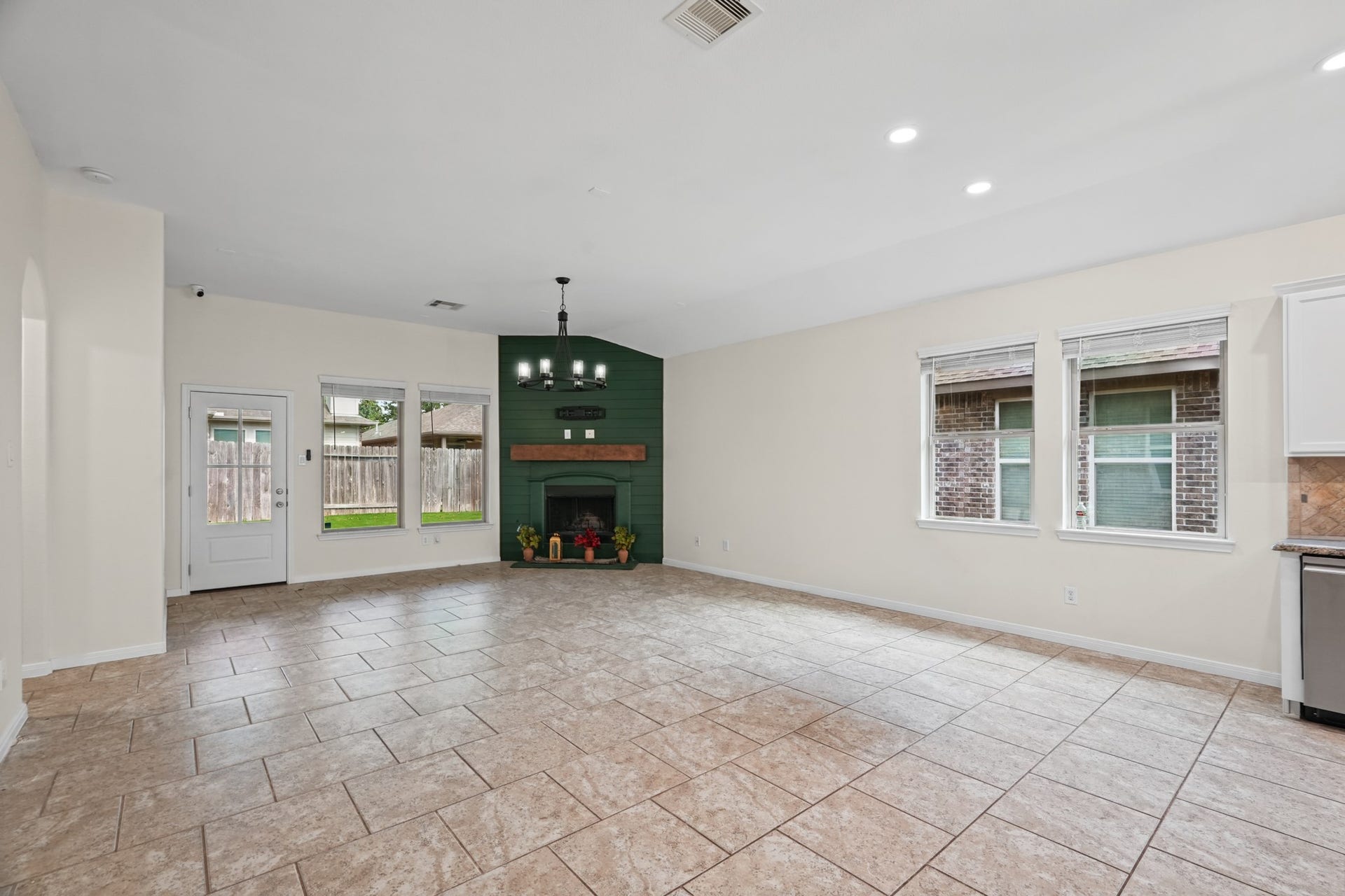8806 Alicia Drive, Tomball, TX 77375 8806 Alicia Drive, Tomball, TX 77375