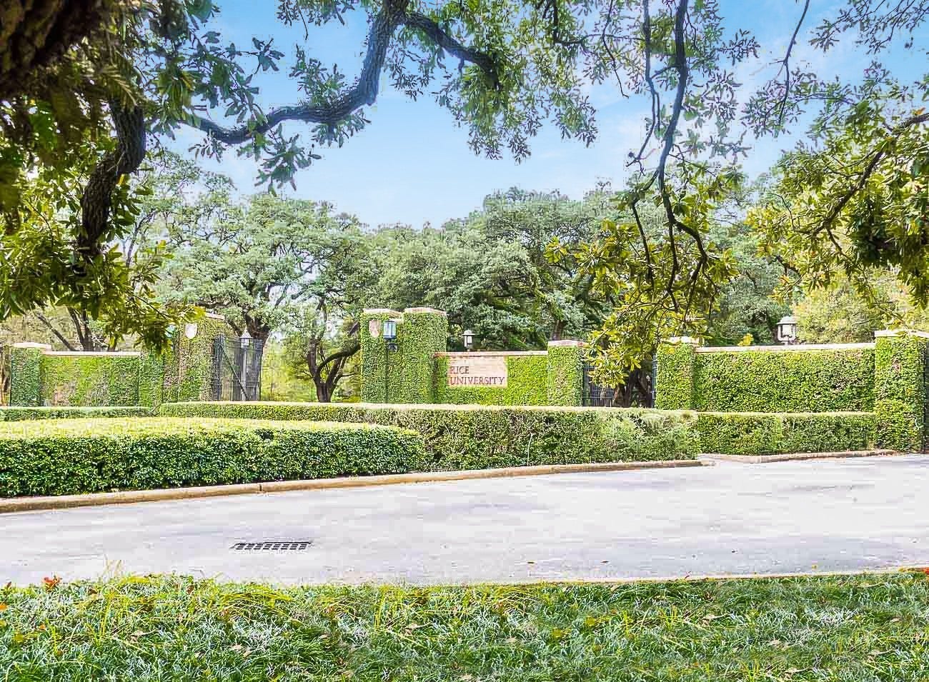 3117 Albans Road, West University Place, TX 77005 Minutes from the tree-lined grounds and walking trails of Rice University.