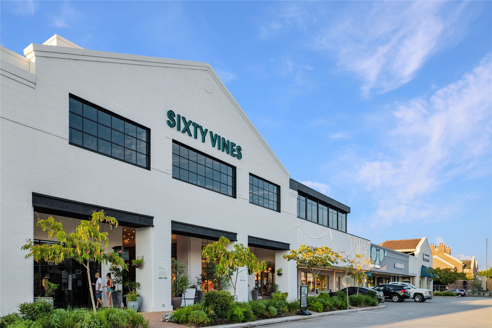 [Rice Village] Just a few blocks away from Rice Village. With more than 300 shops and restaurants you can walk to, Rice Village is the perfect place to be for those who love unique shops and exceptional food.