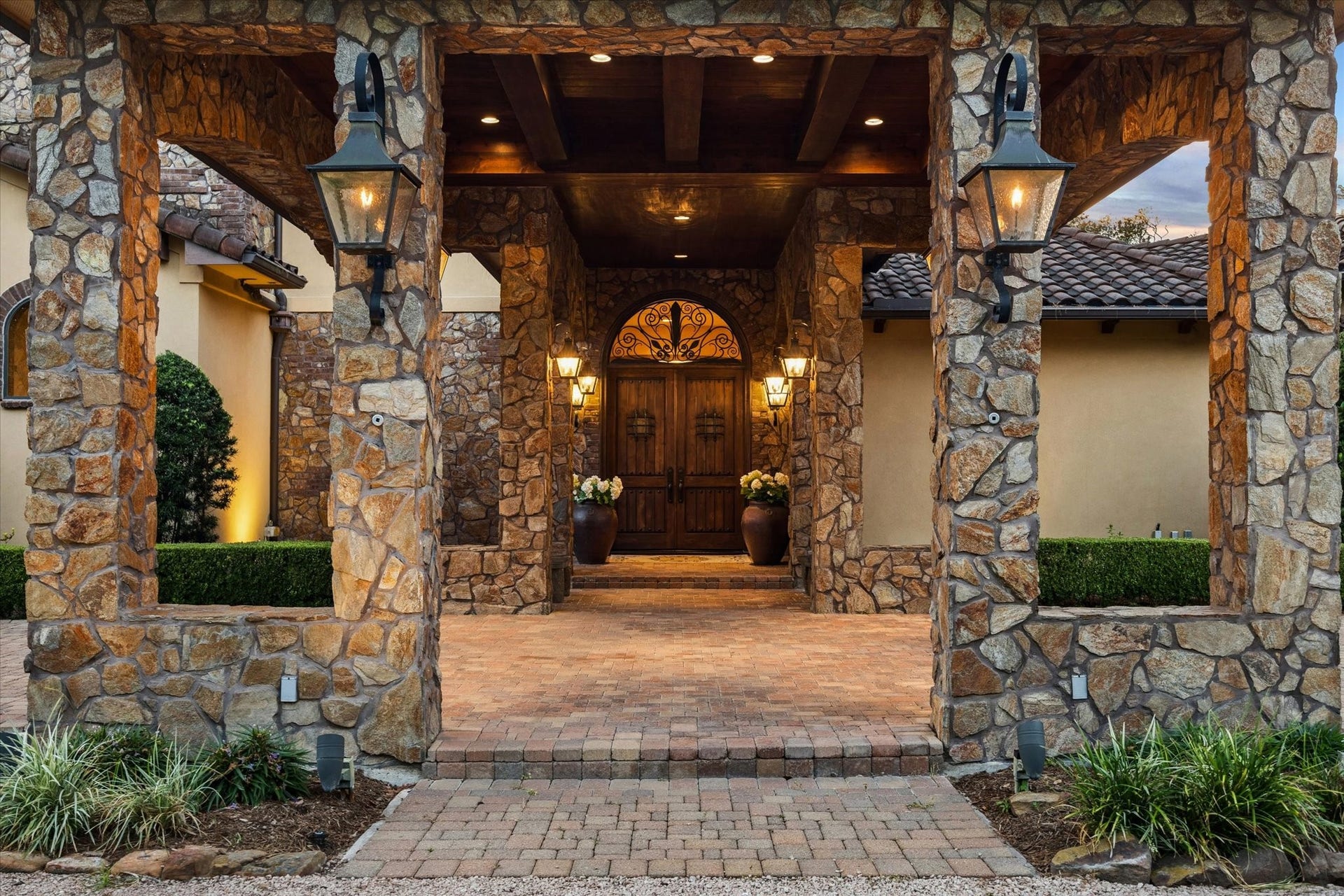 327 E Friar Tuck Lane, Houston, TX 77024