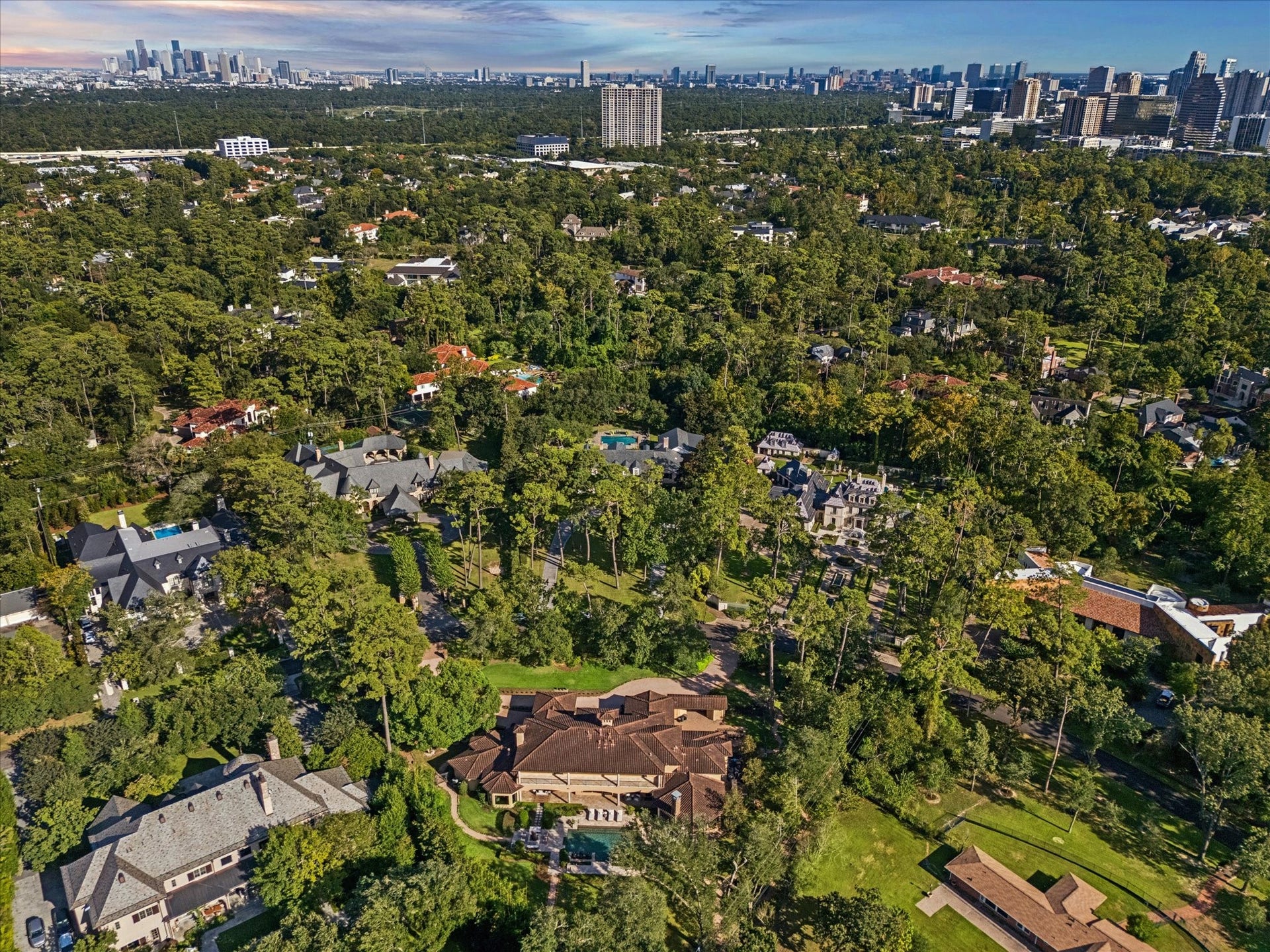 327 E Friar Tuck Lane, Houston, TX 77024