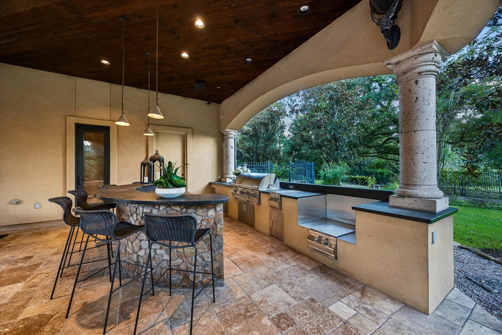 327 E Friar Tuck Lane, Houston, TX 77024