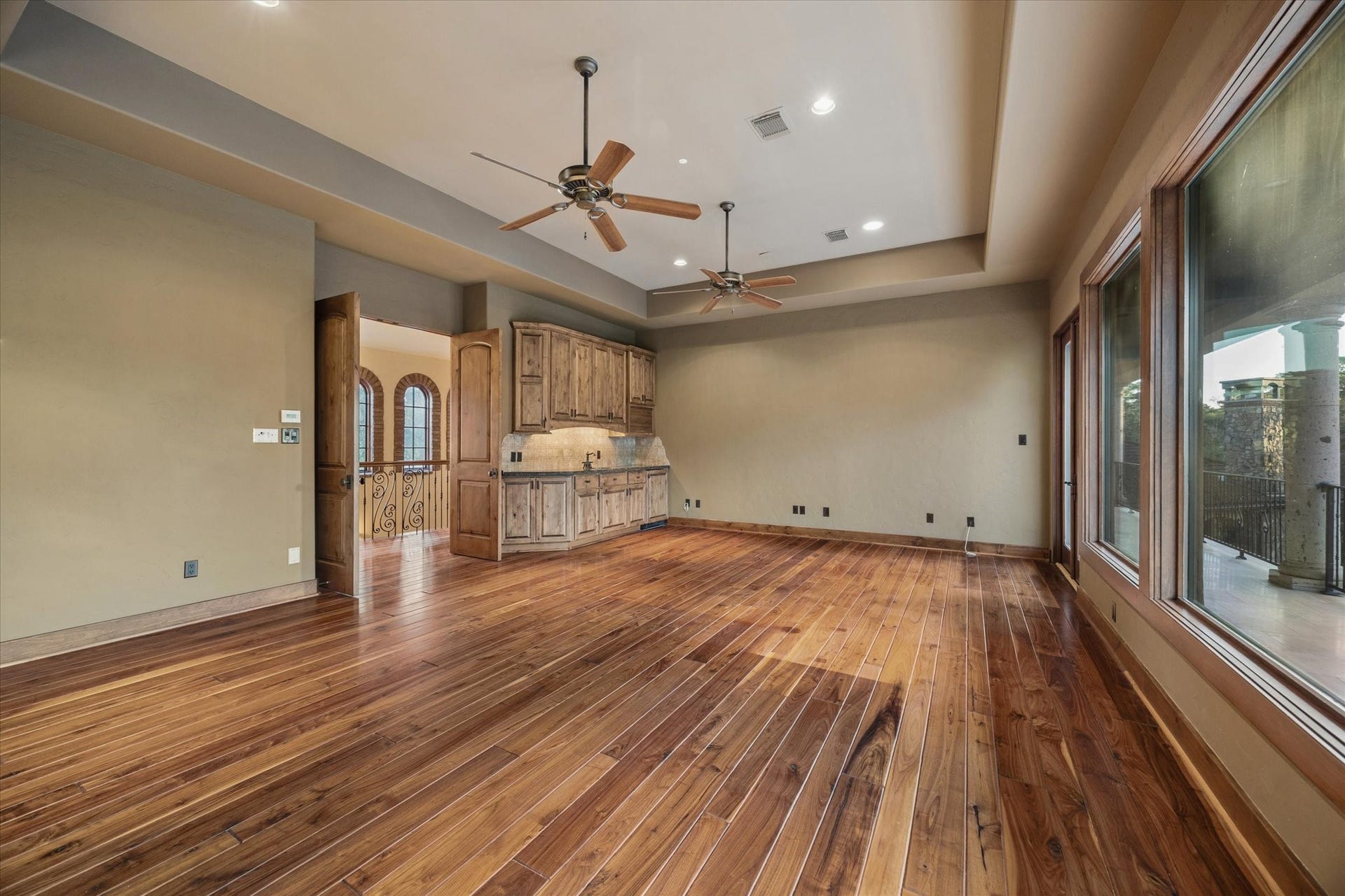 327 E Friar Tuck Lane, Houston, TX 77024