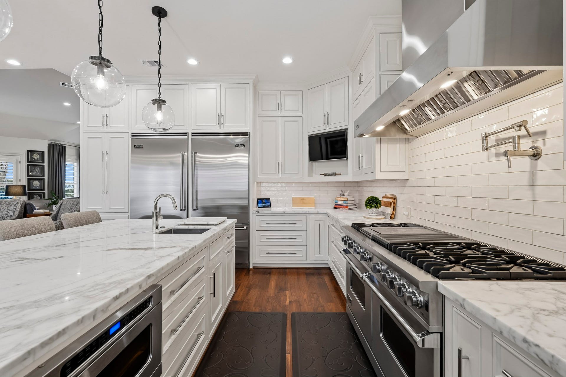 1903 Ray Shell Court, Houston, TX 77586 Kitchen with Viking Appliances