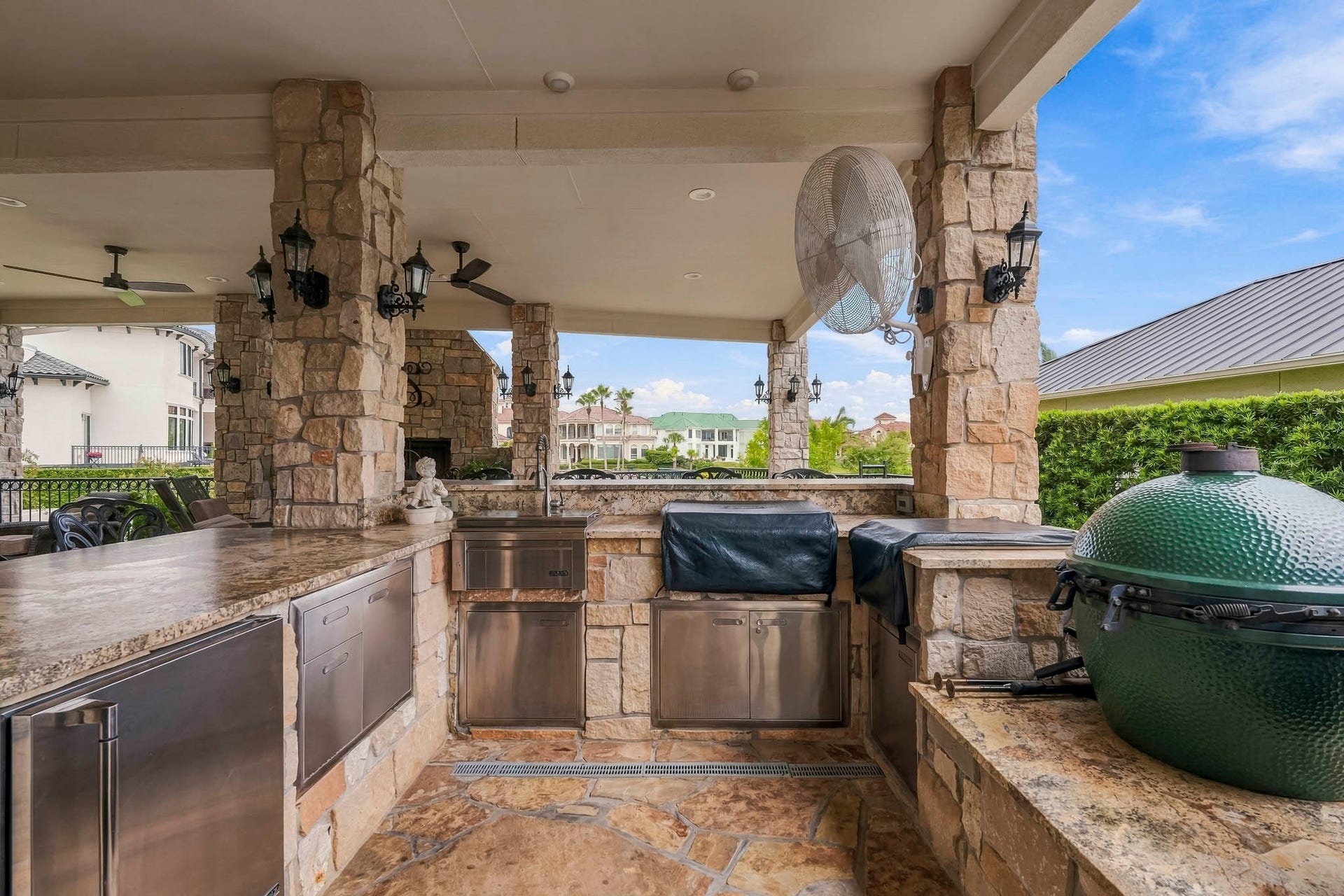 1903 Ray Shell Court, Houston, TX 77586 outdor kitchen