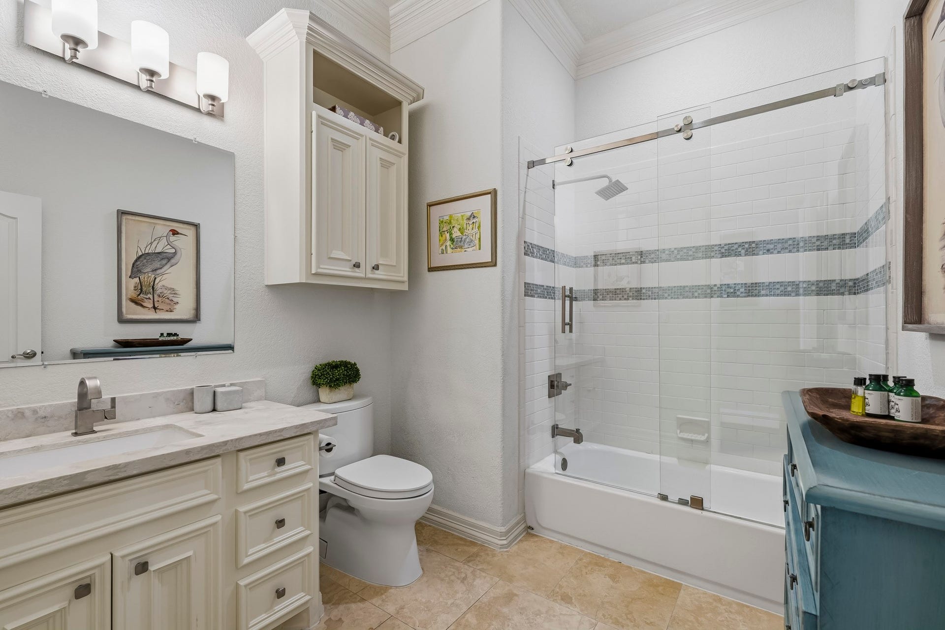 1903 Ray Shell Court, Houston, TX 77586 upstairs bathroom