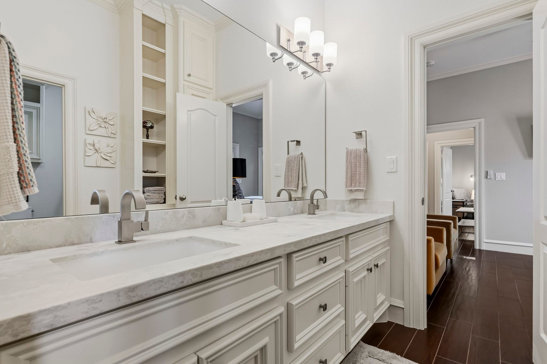 1903 Ray Shell Court, Houston, TX 77586 guest house upstairs bathroom