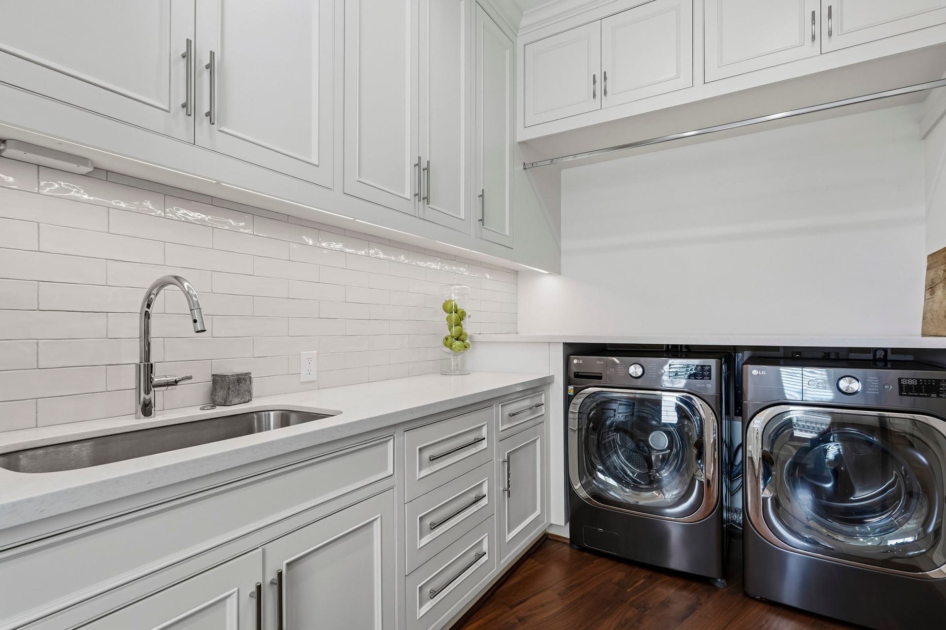 1903 Ray Shell Court, Houston, TX 77586 laundry area