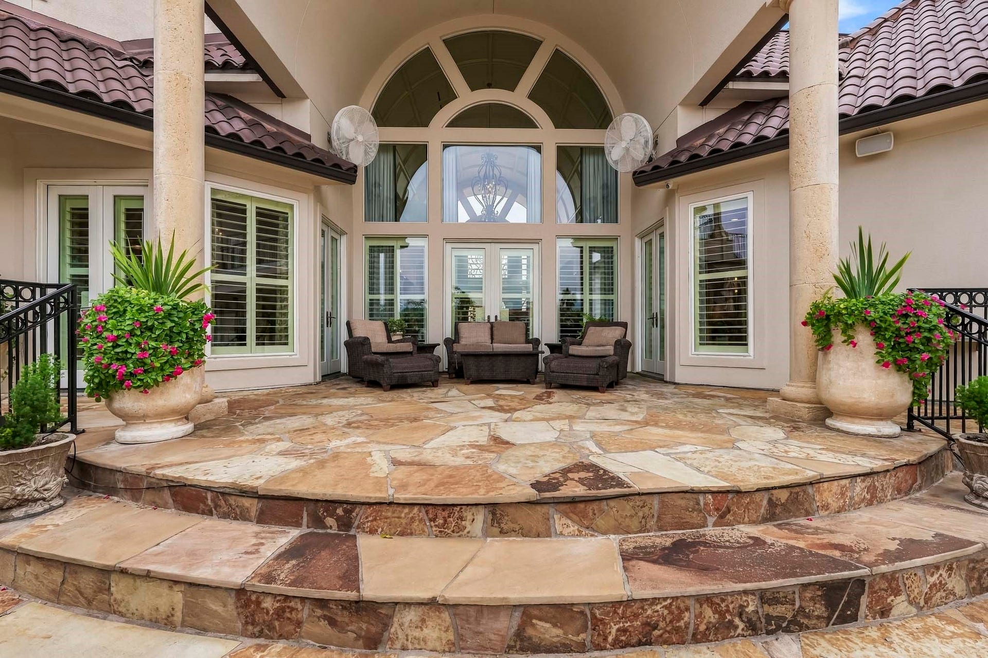 1903 Ray Shell Court, Houston, TX 77586 outdoor patio