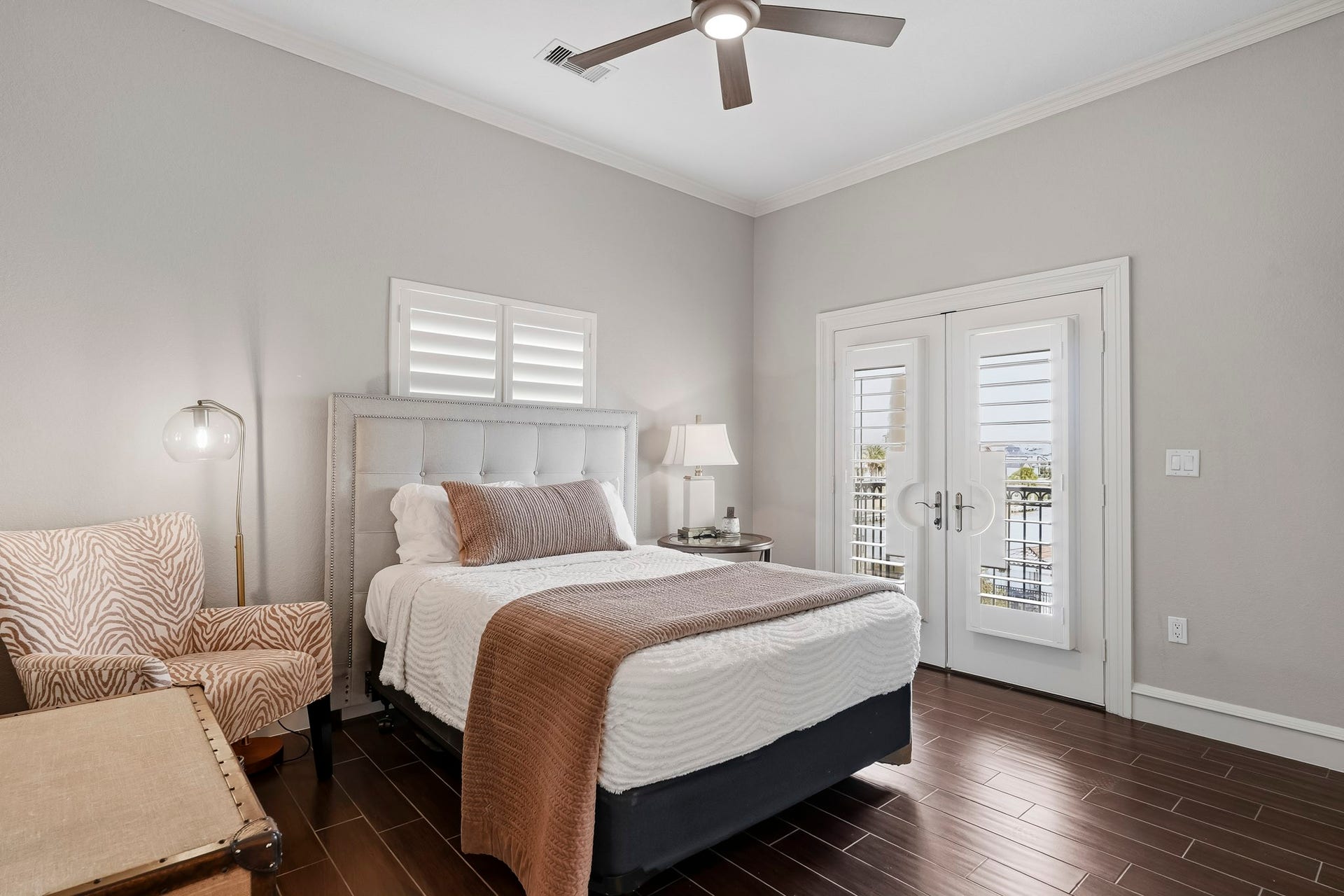 1903 Ray Shell Court, Houston, TX 77586 guest house upstairs bedroom