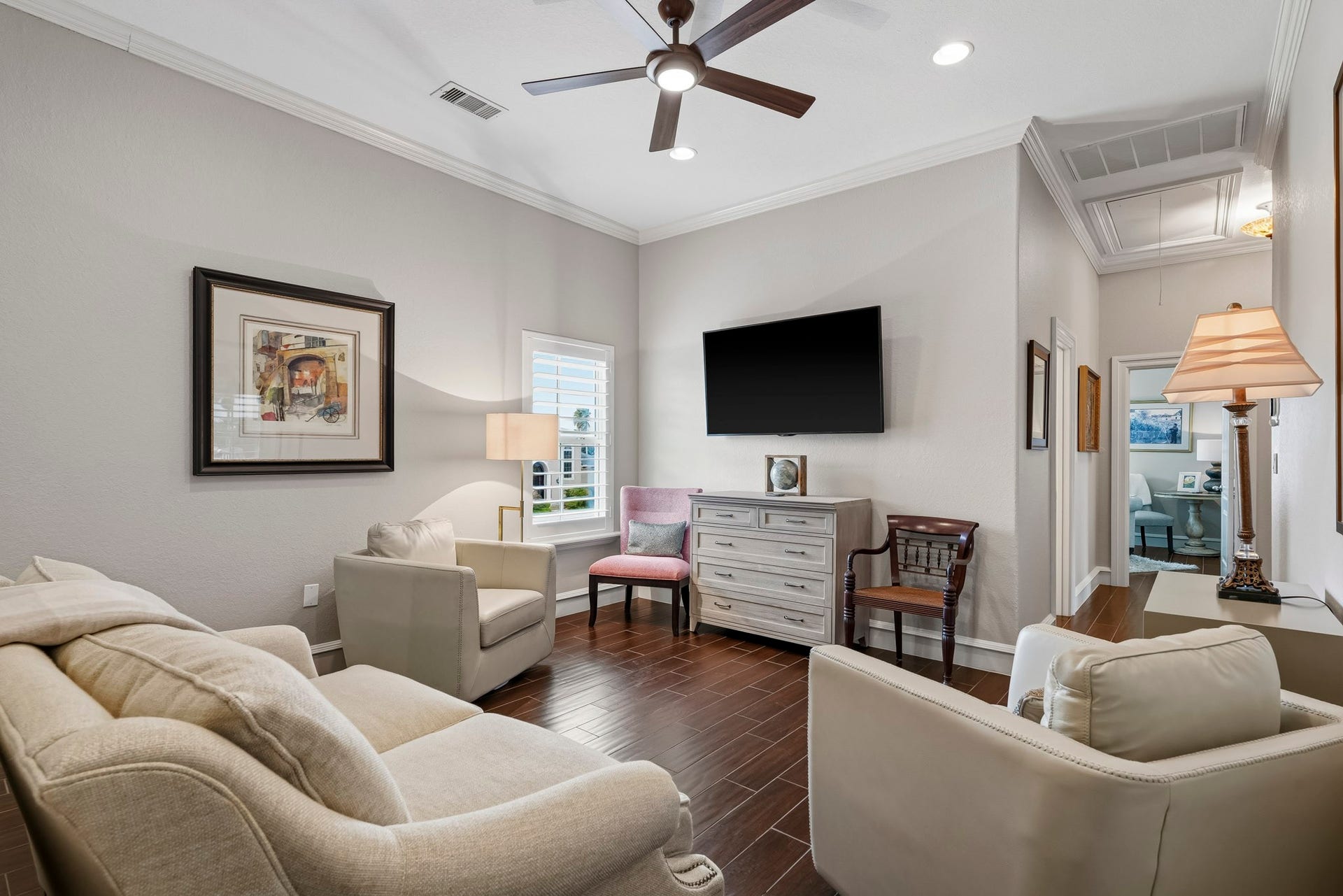 1903 Ray Shell Court, Houston, TX 77586 guest house upstairs living area