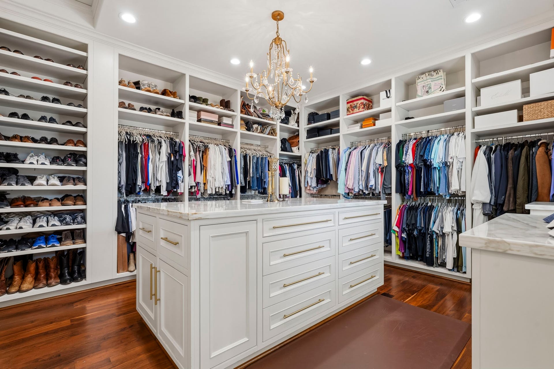 1903 Ray Shell Court, Houston, TX 77586 Amazing closet for you!