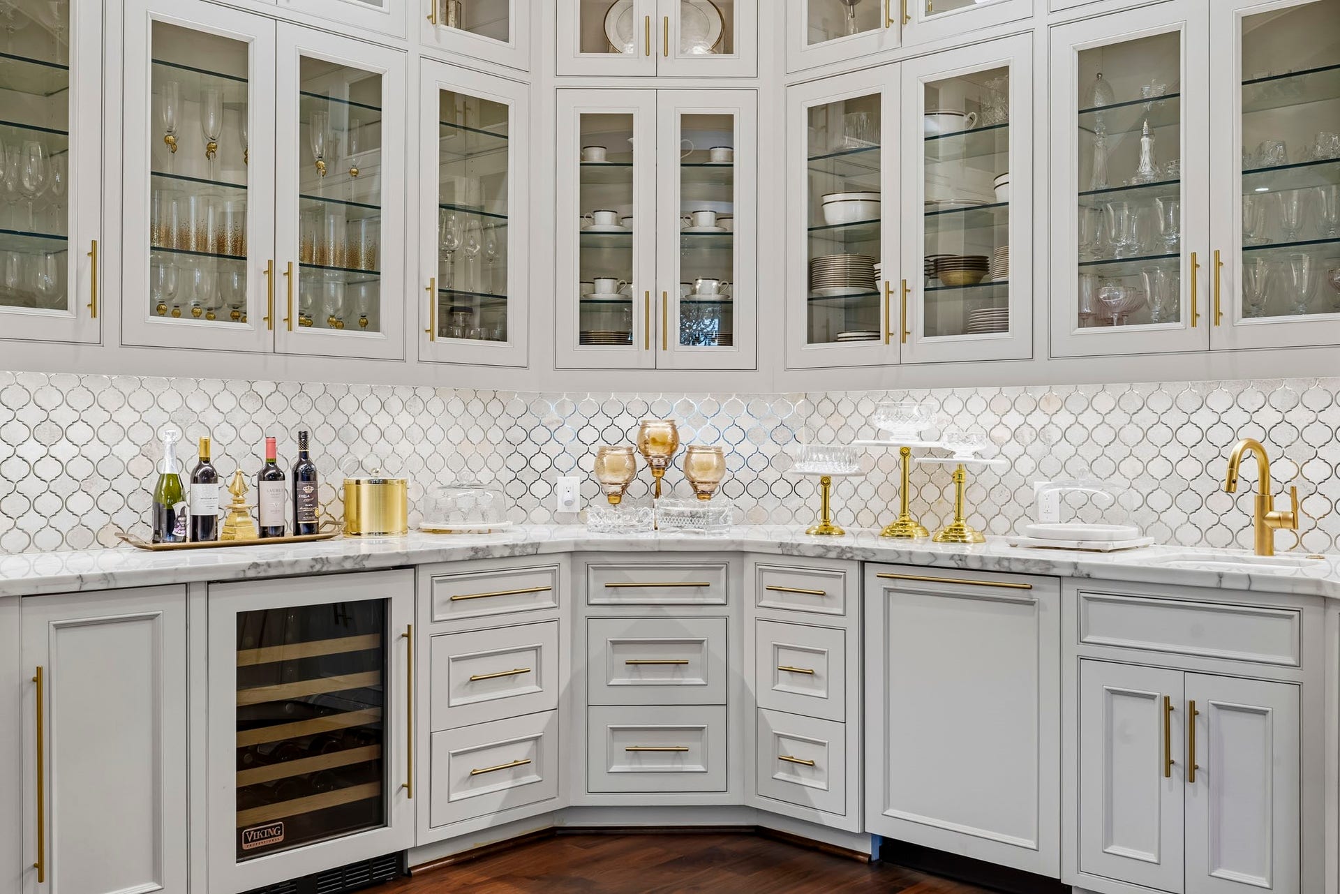 1903 Ray Shell Court, Houston, TX 77586 butlers pantry