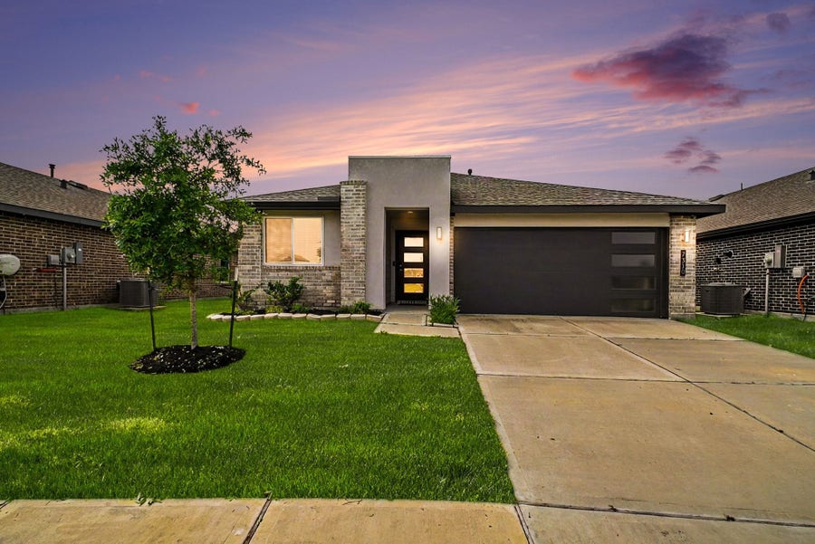 Property photo for 7310 Lakeway Bluff Lane, Richmond, TX
