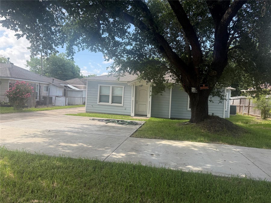 Property photo for 1321 Taylor Avenue, Pasadena, TX