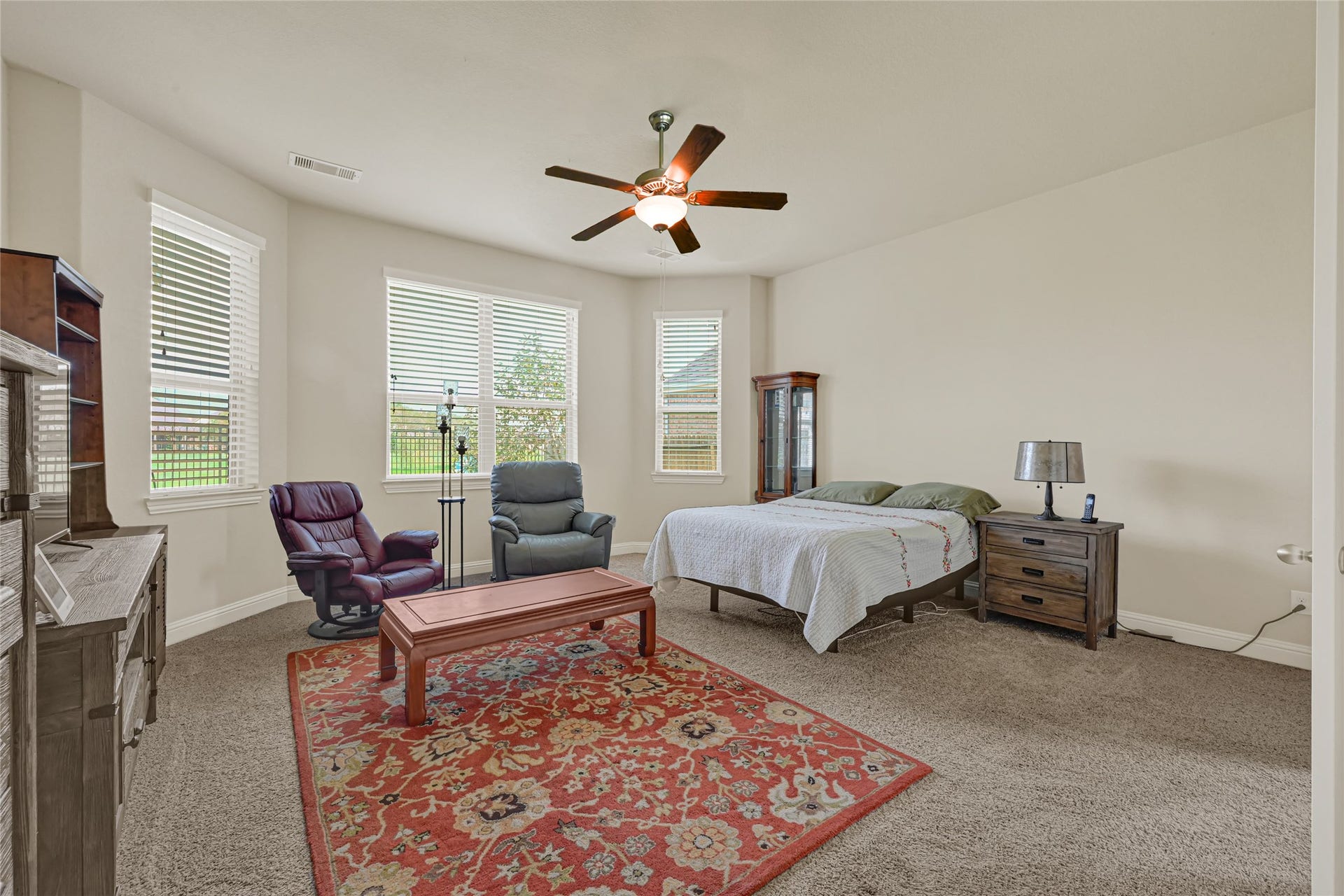 6258 Murphy Wood Drive, League City, TX 77573 Primary bedroom with a beautiful view.