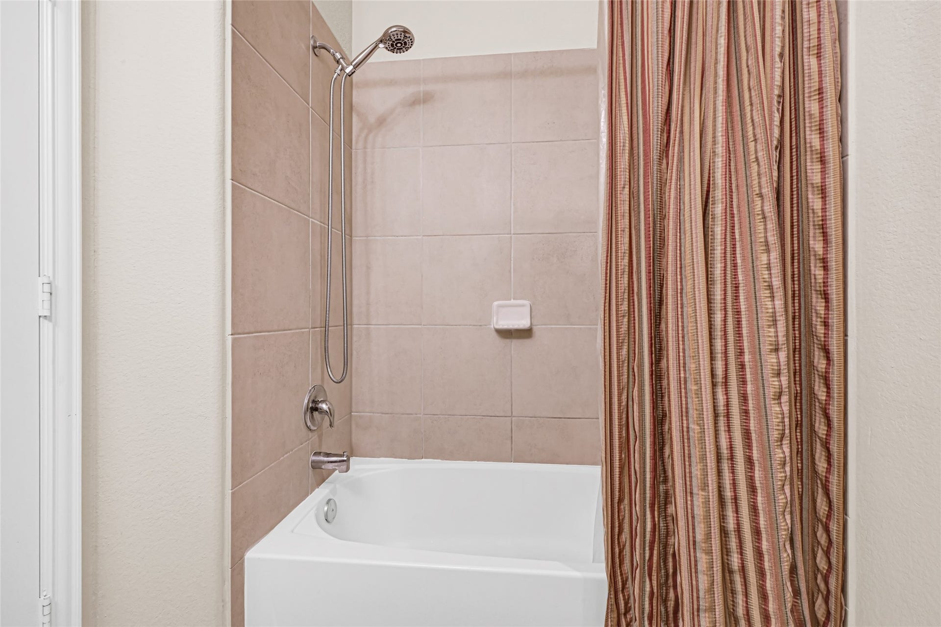 6258 Murphy Wood Drive, League City, TX 77573 Bathroom.