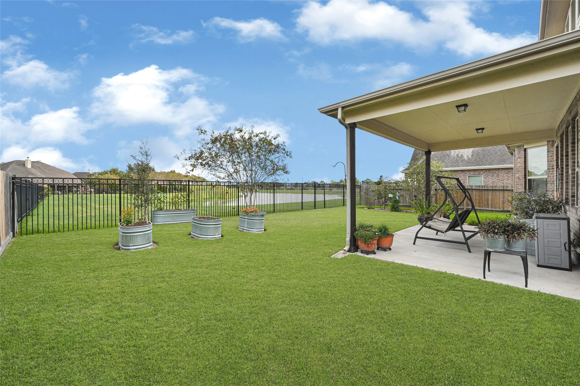 6258 Murphy Wood Drive, League City, TX 77573 What a nice view after a long day of work, just sipping your favorite drink!!!