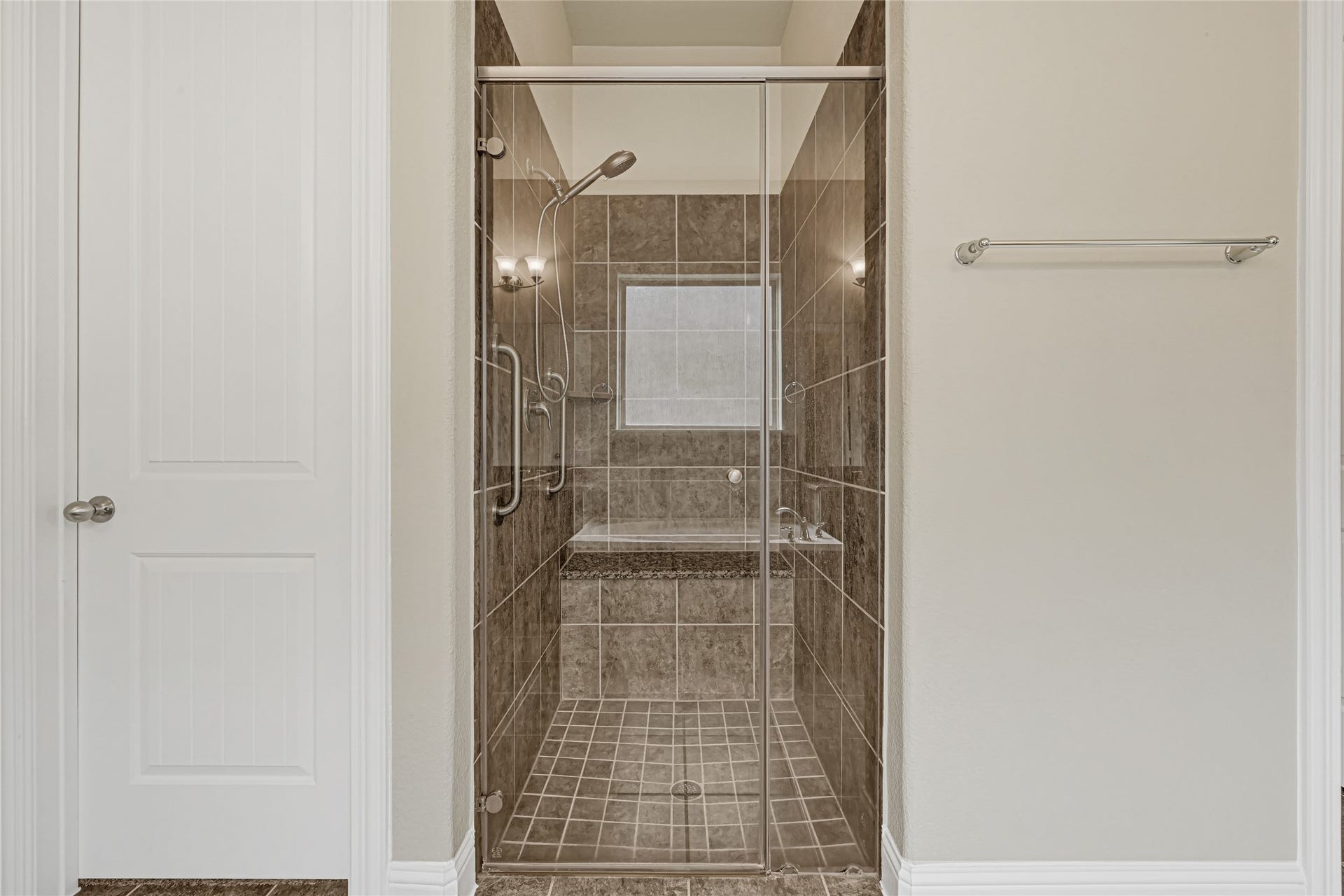 6258 Murphy Wood Drive, League City, TX 77573 Primary Bathroom.