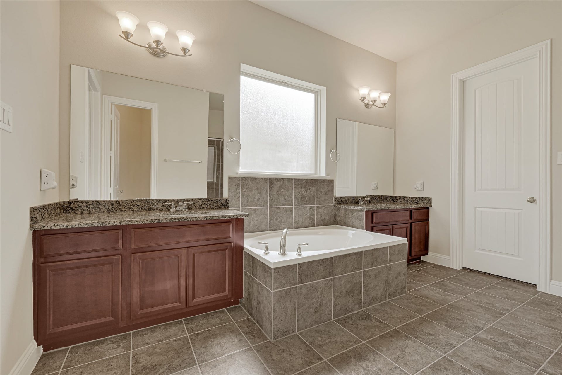 6258 Murphy Wood Drive, League City, TX 77573 Primary Bathroom.