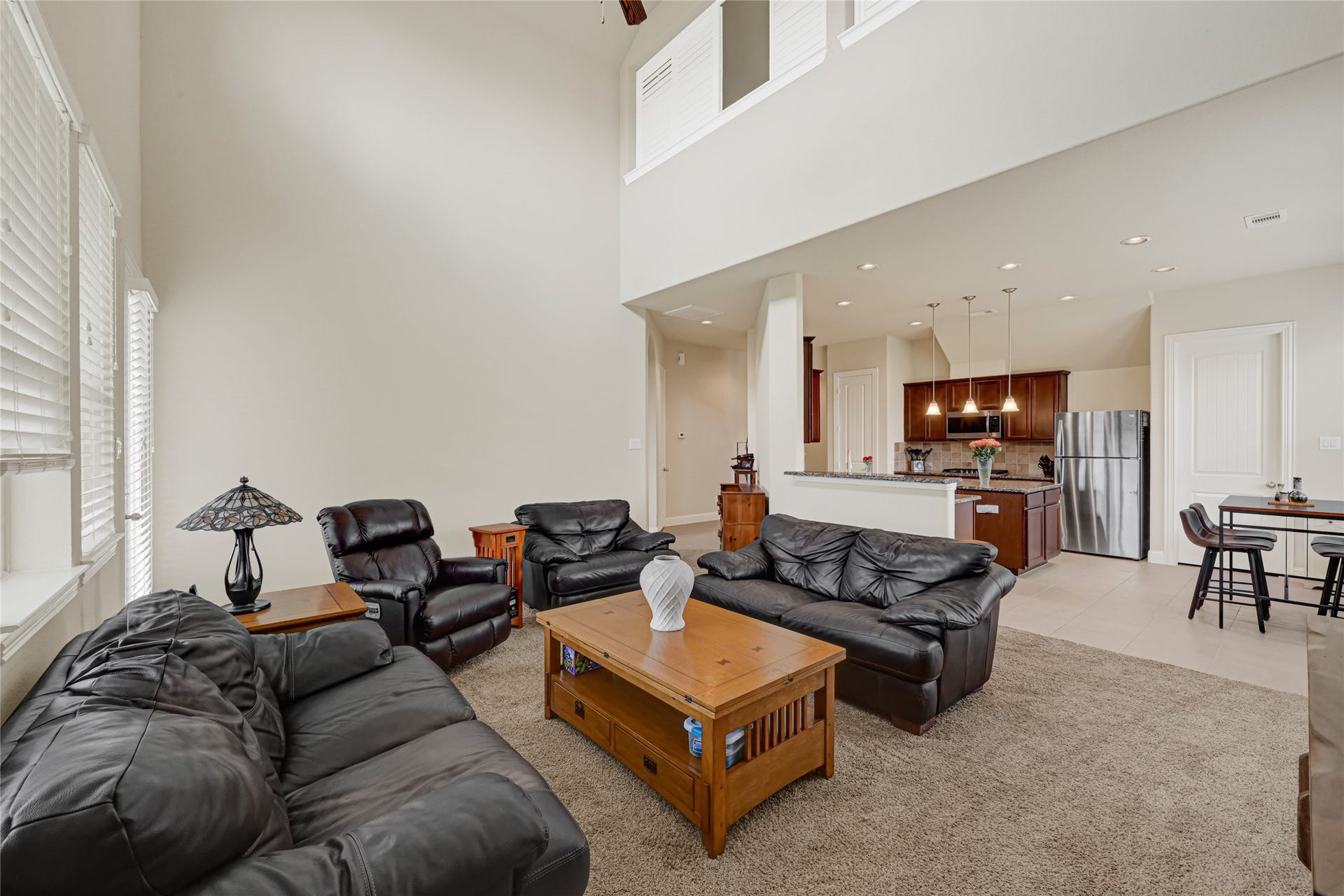 6258 Murphy Wood Drive, League City, TX 77573 The lovely living room.