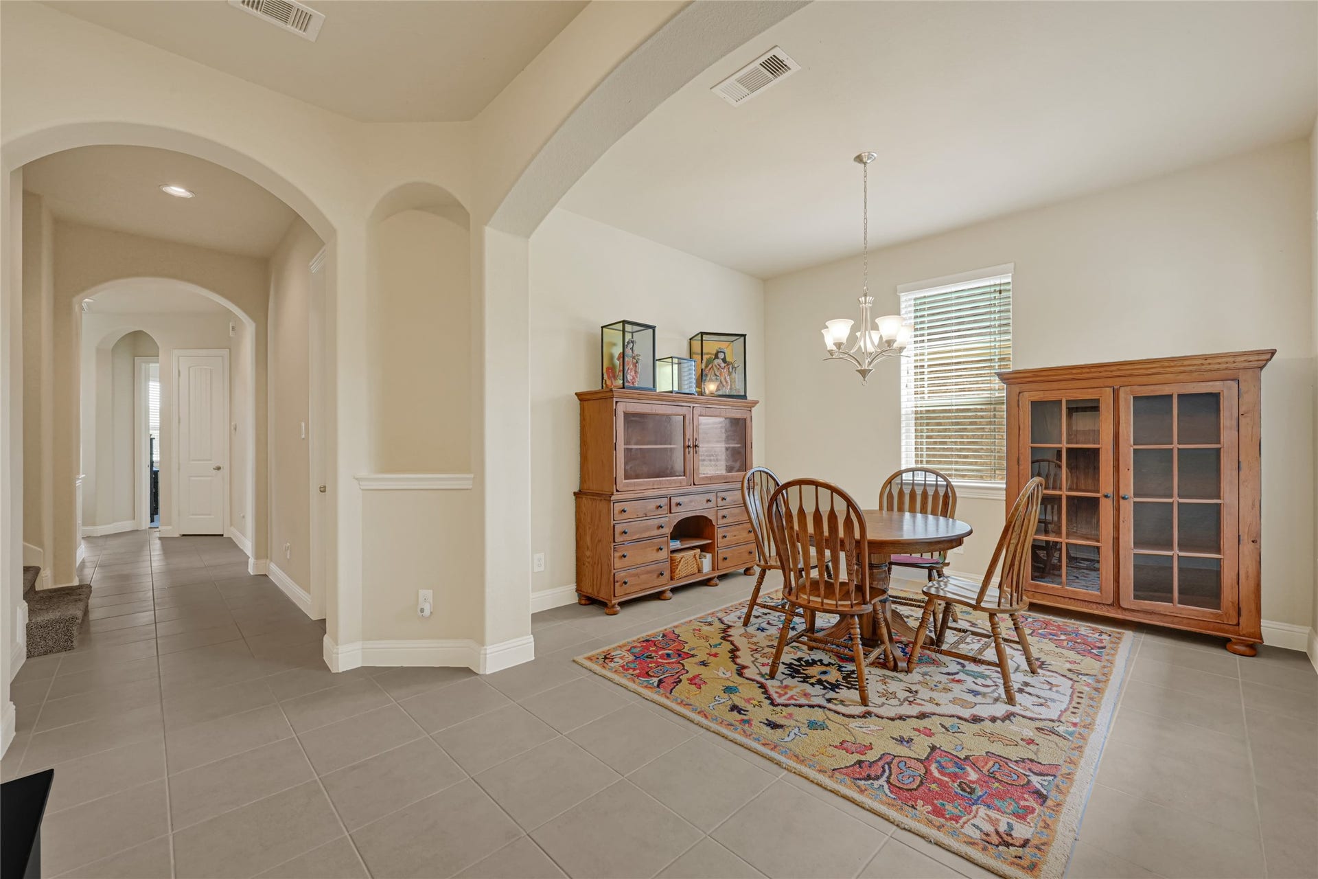 6258 Murphy Wood Drive, League City, TX 77573 The entrance of your home and formal dining.