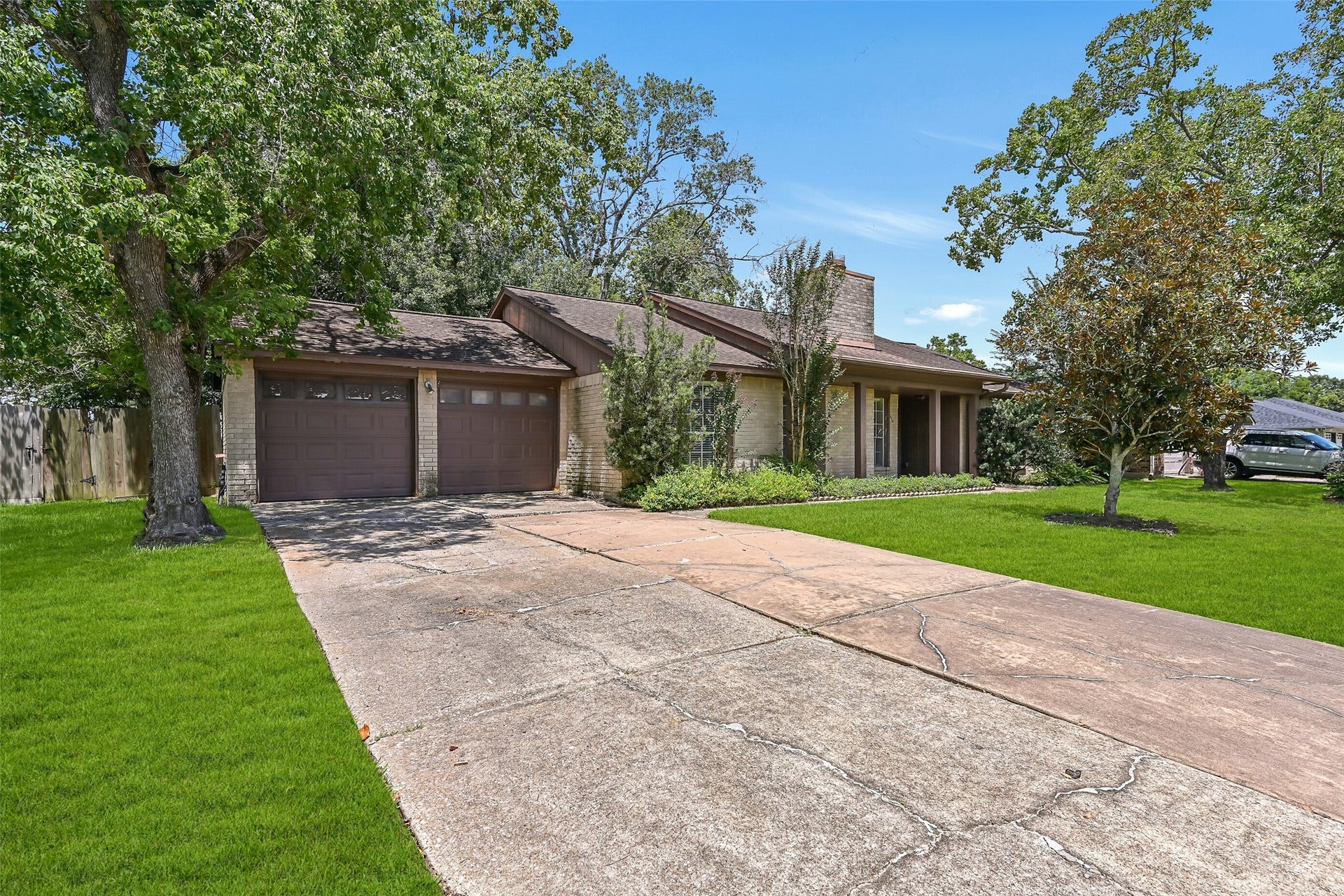 1109 W Castlewood Avenue, Friendswood, TX 77546 1109 W Castlewood Avenue, Friendswood, TX 77546