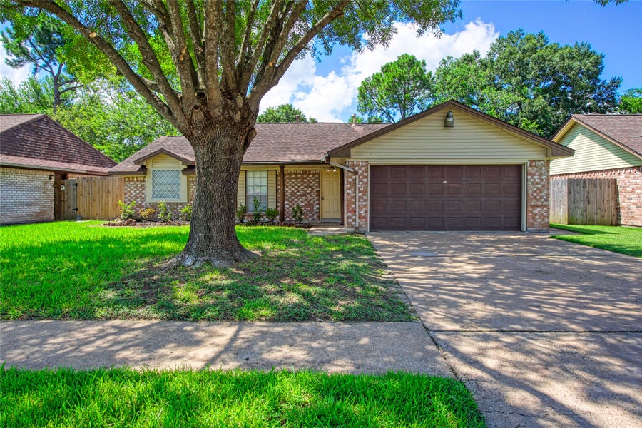 Property photo for 3519 Saratoga Drive, Houston, TX